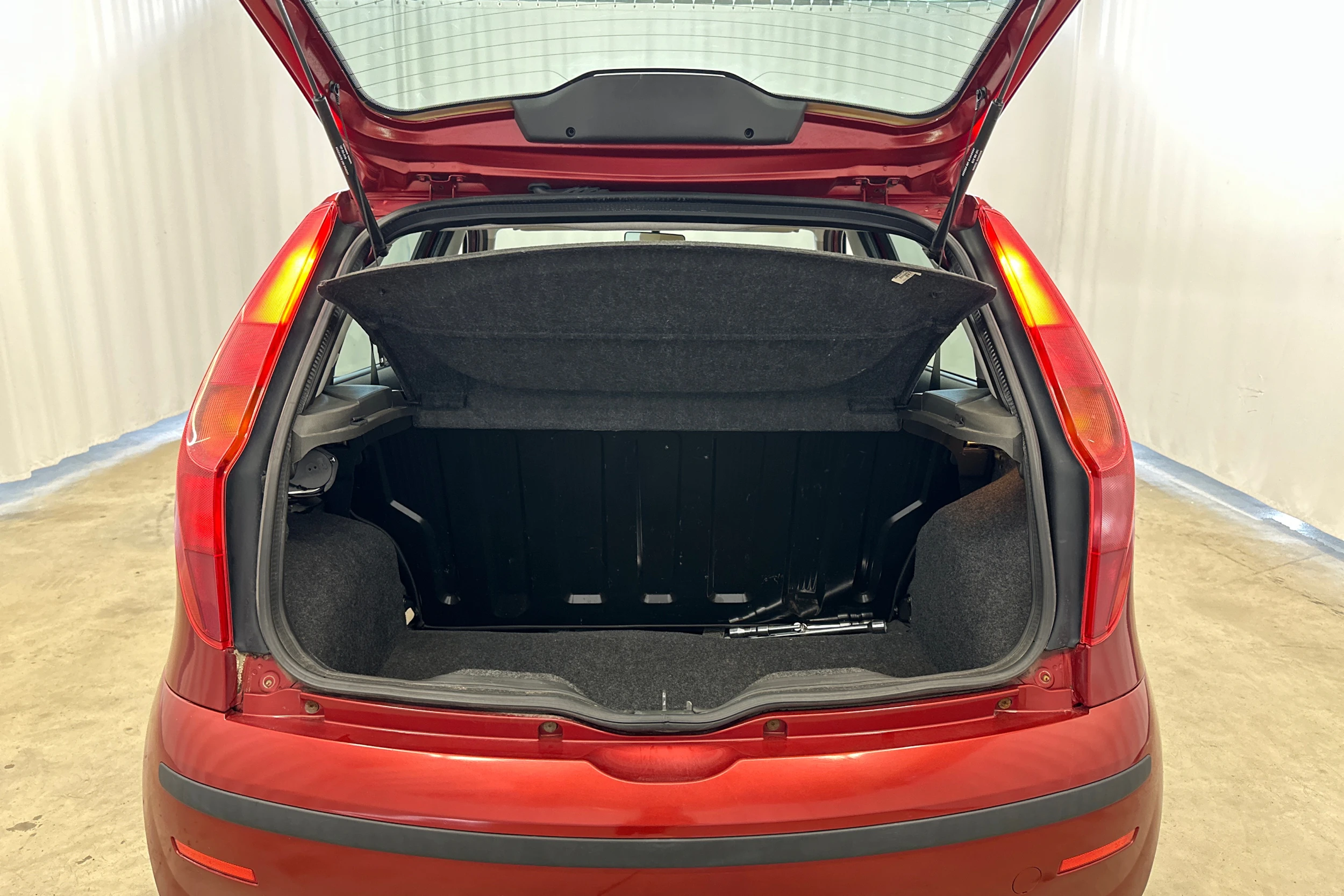 punainen Fiat Punto 2006 kuva 15.