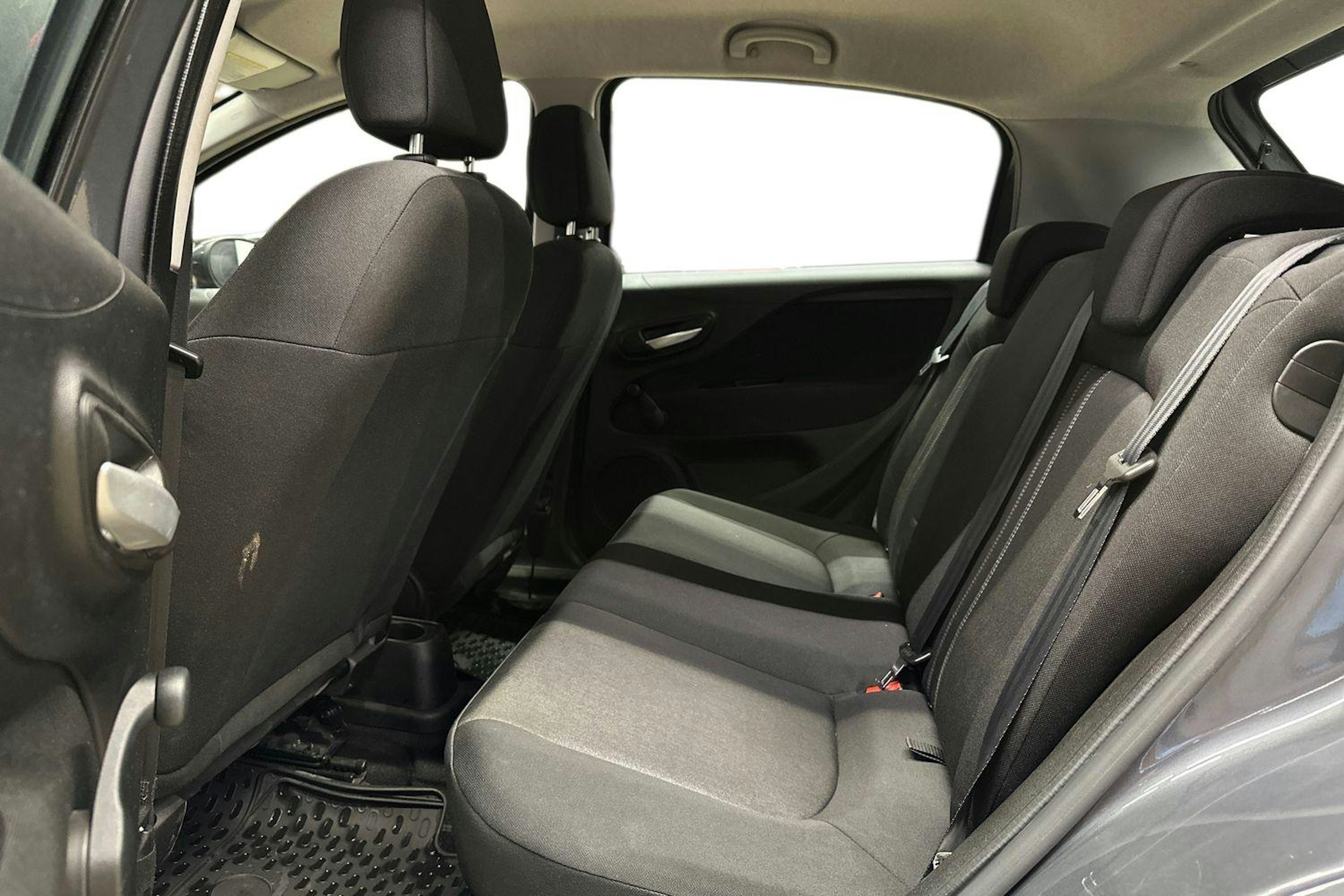 harmaa Fiat Punto 2013 kuva 8.