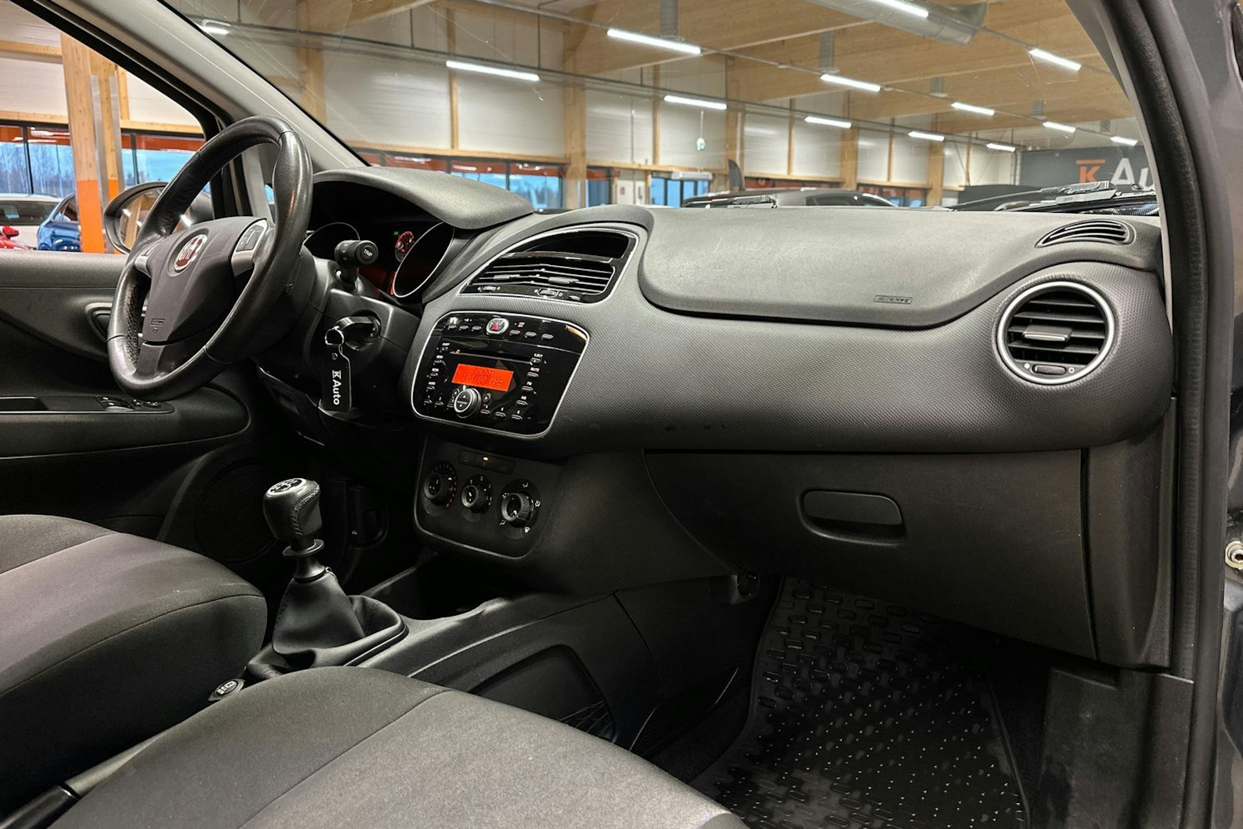 harmaa Fiat Punto 2013 kuva 11.