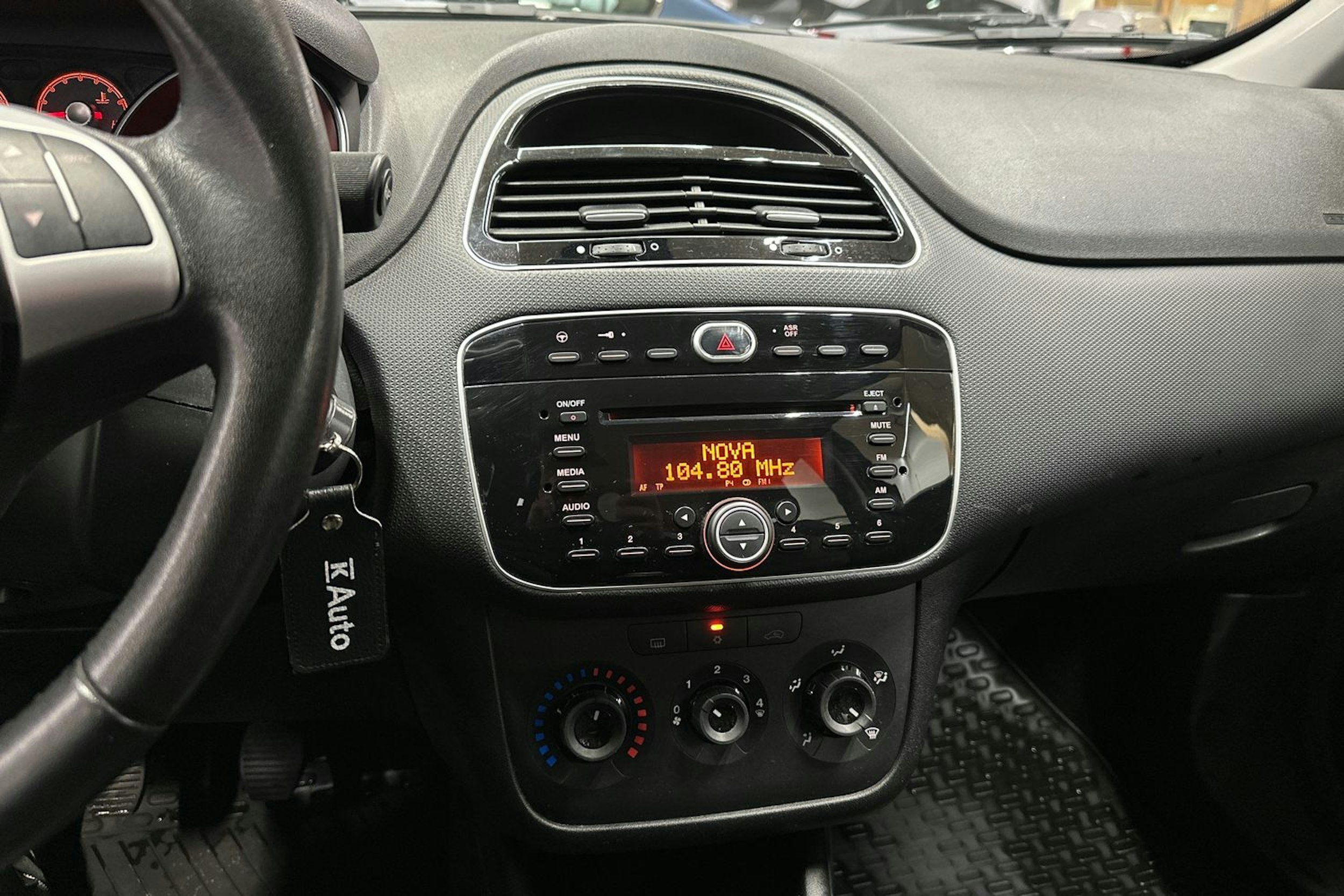 harmaa Fiat Punto 2013 kuva 15.