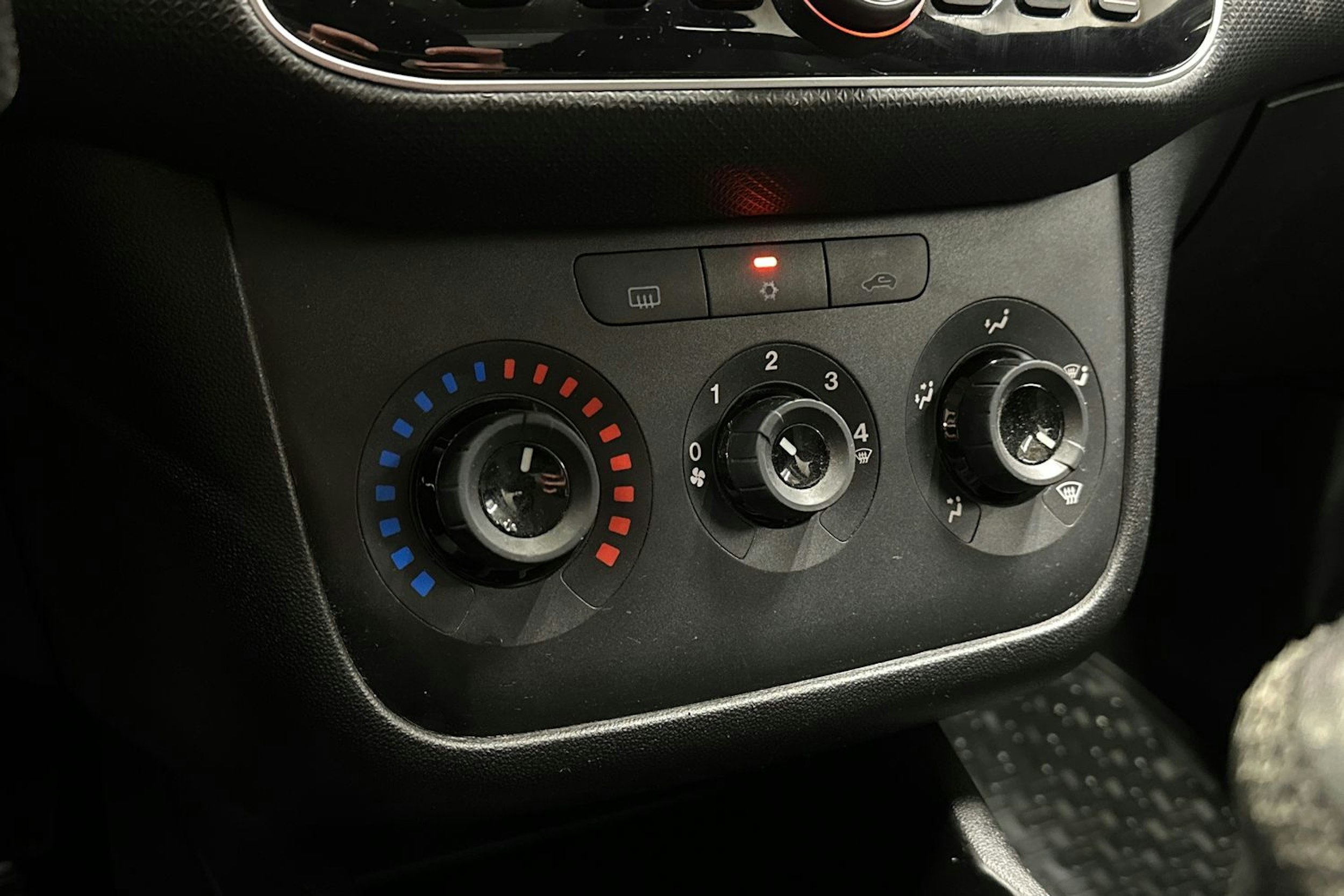 harmaa Fiat Punto 2013 kuva 16.