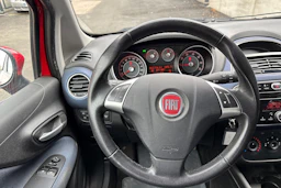 Punainen Fiat Punto Evo 2010 kuva 23.