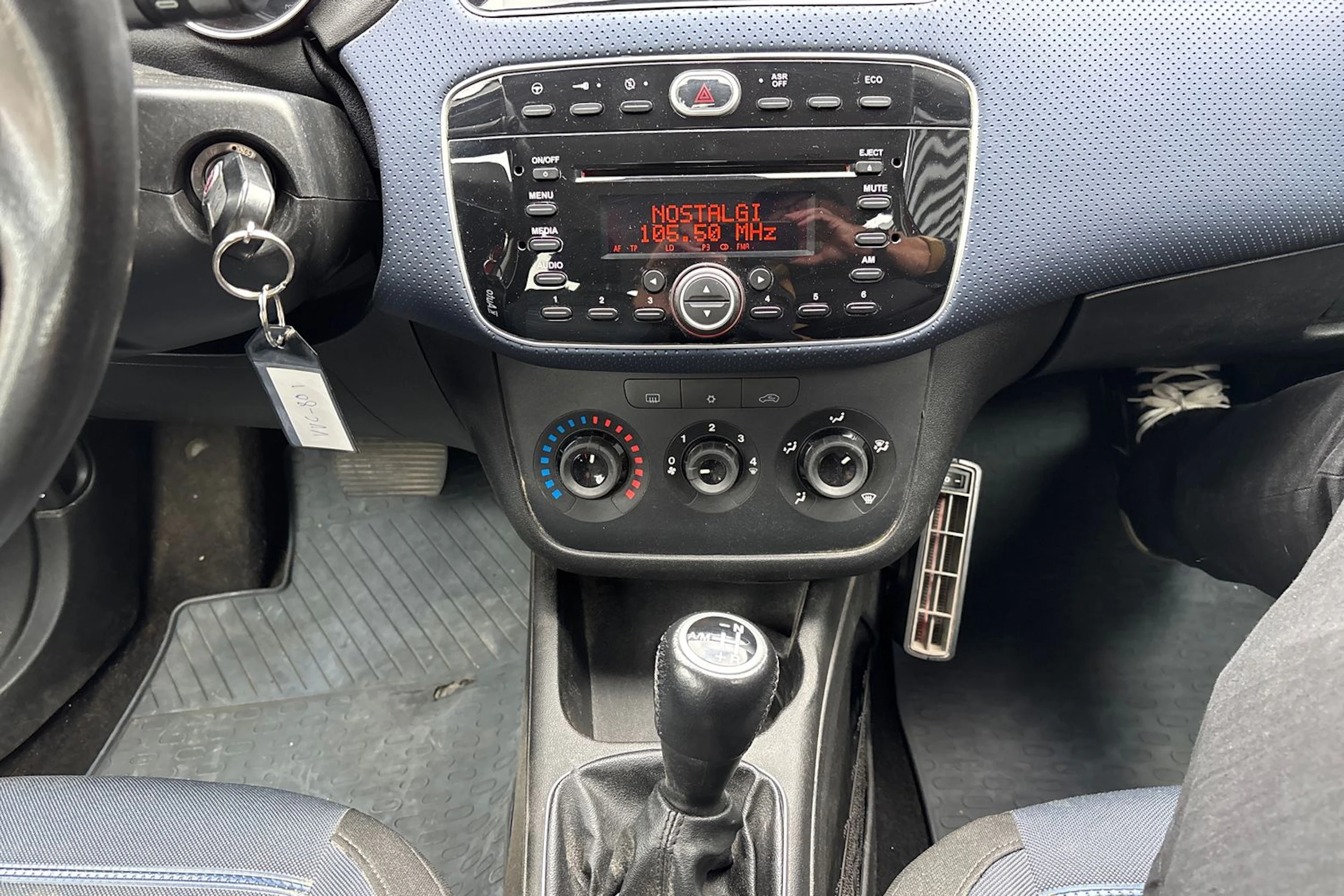 Punainen Fiat Punto Evo 2010 kuva 24.