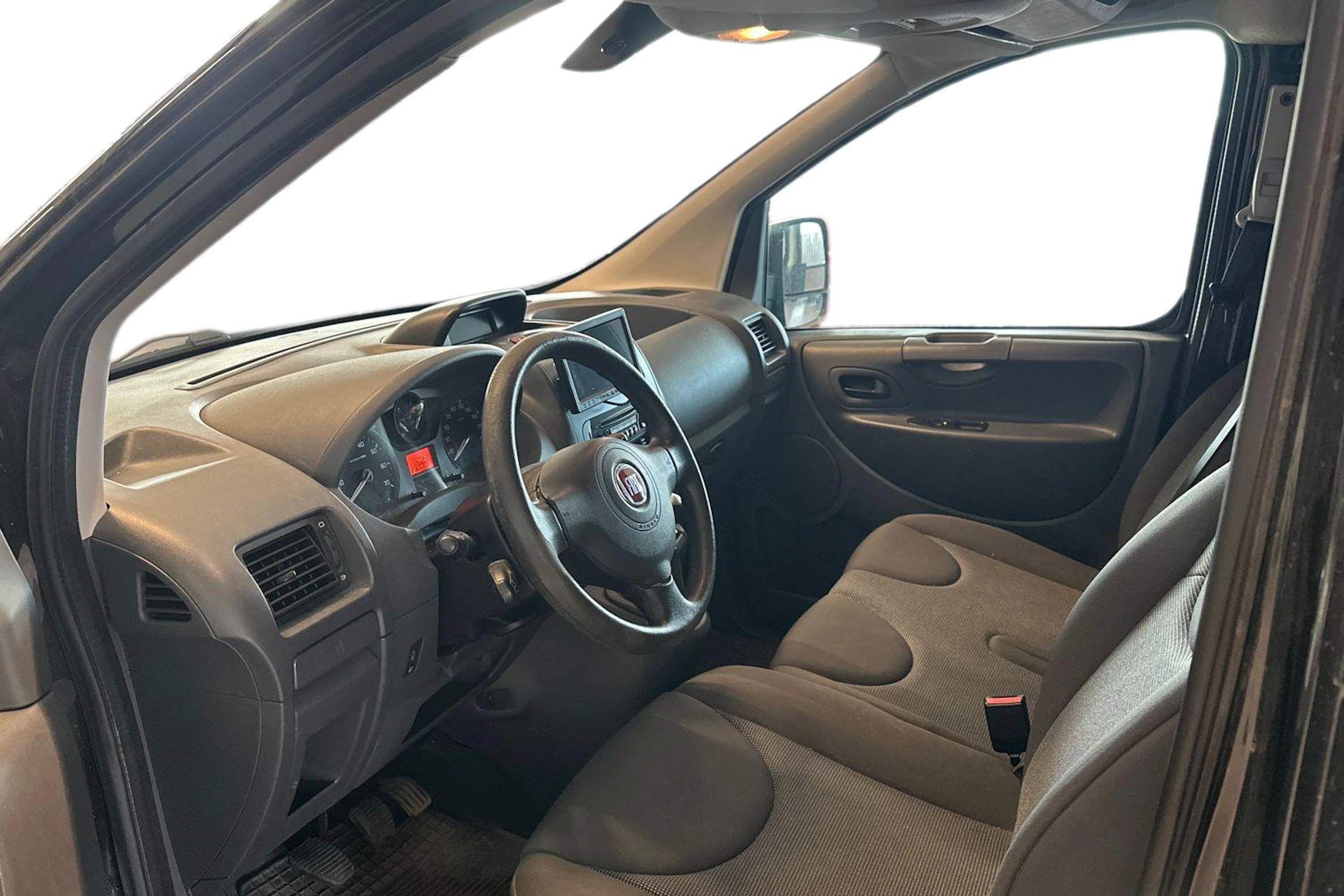 musta Fiat Scudo 2015 kuva 3.