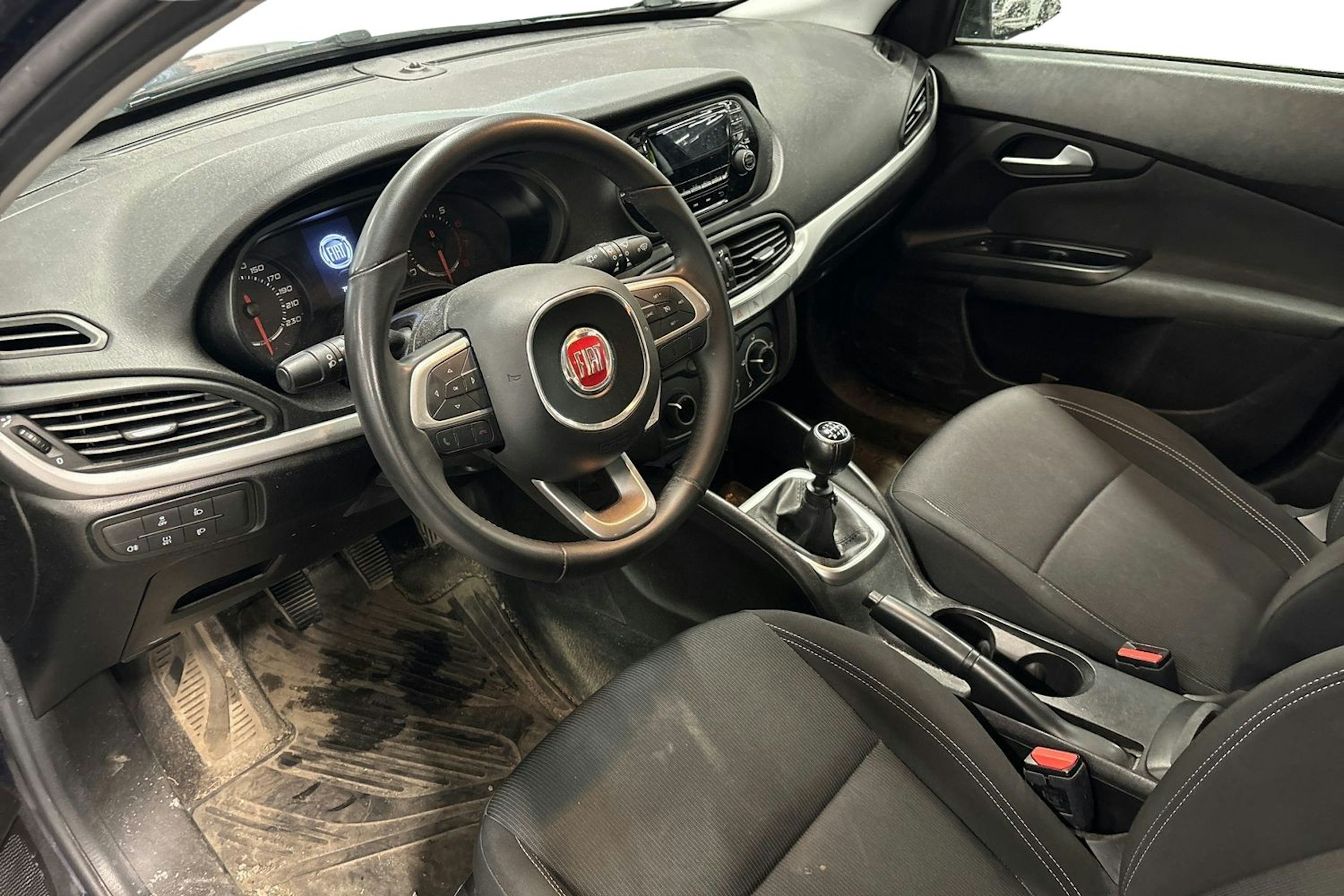 sininen Fiat Tipo 2017 kuva 3.