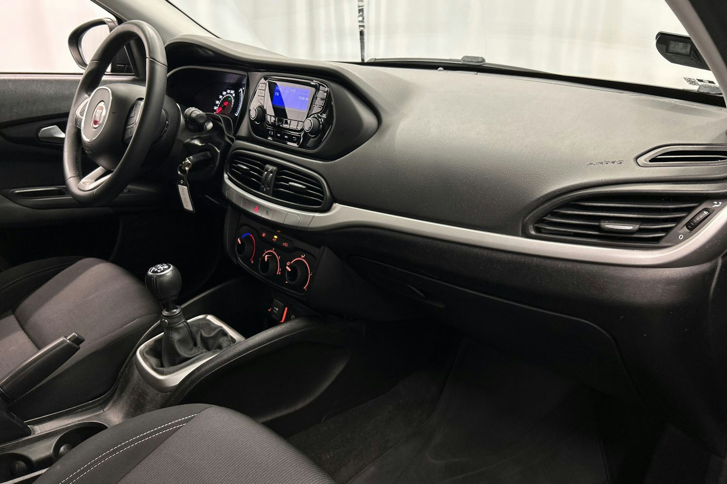 sininen Fiat Tipo 2017 kuva 12.