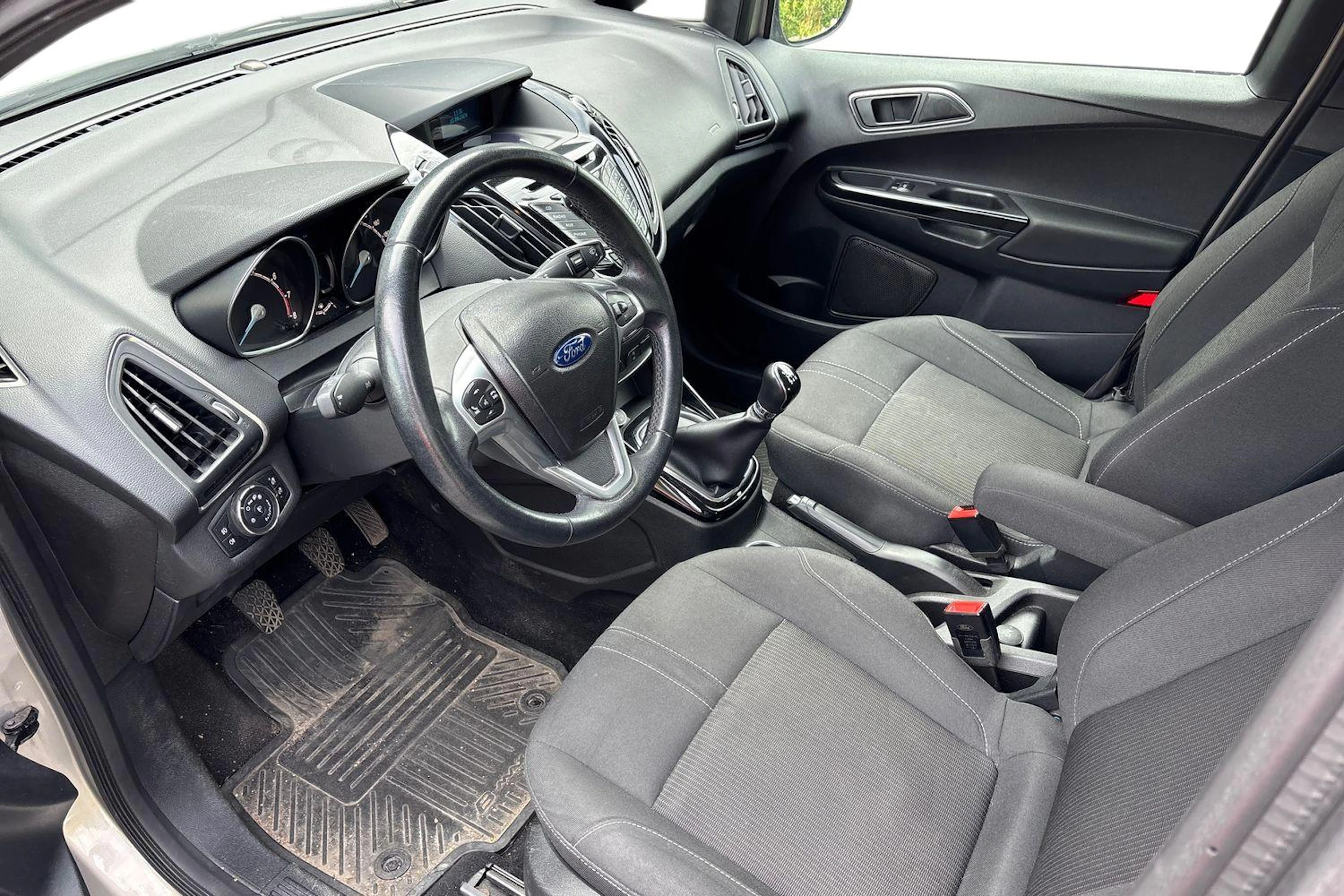harmaa Ford B-Max 2014 kuva 3.