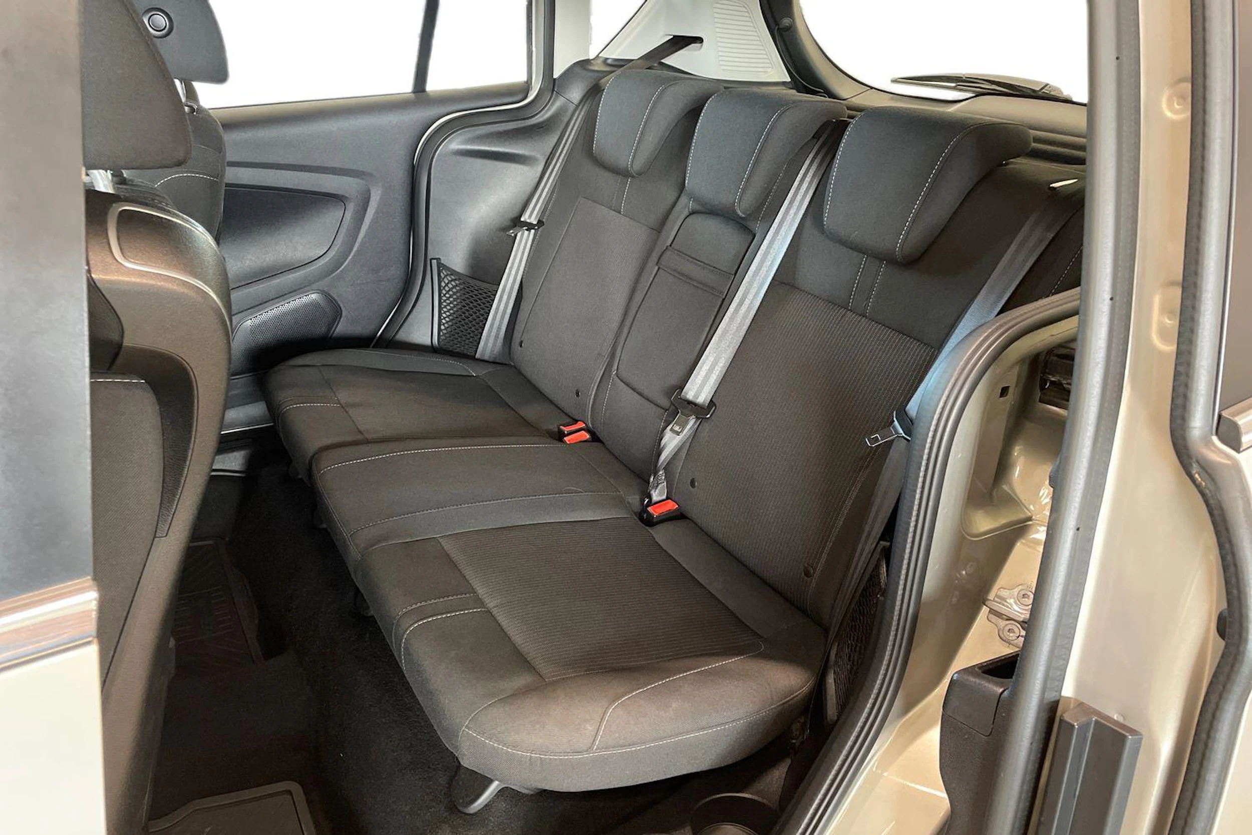 harmaa Ford B-Max 2014 kuva 8.
