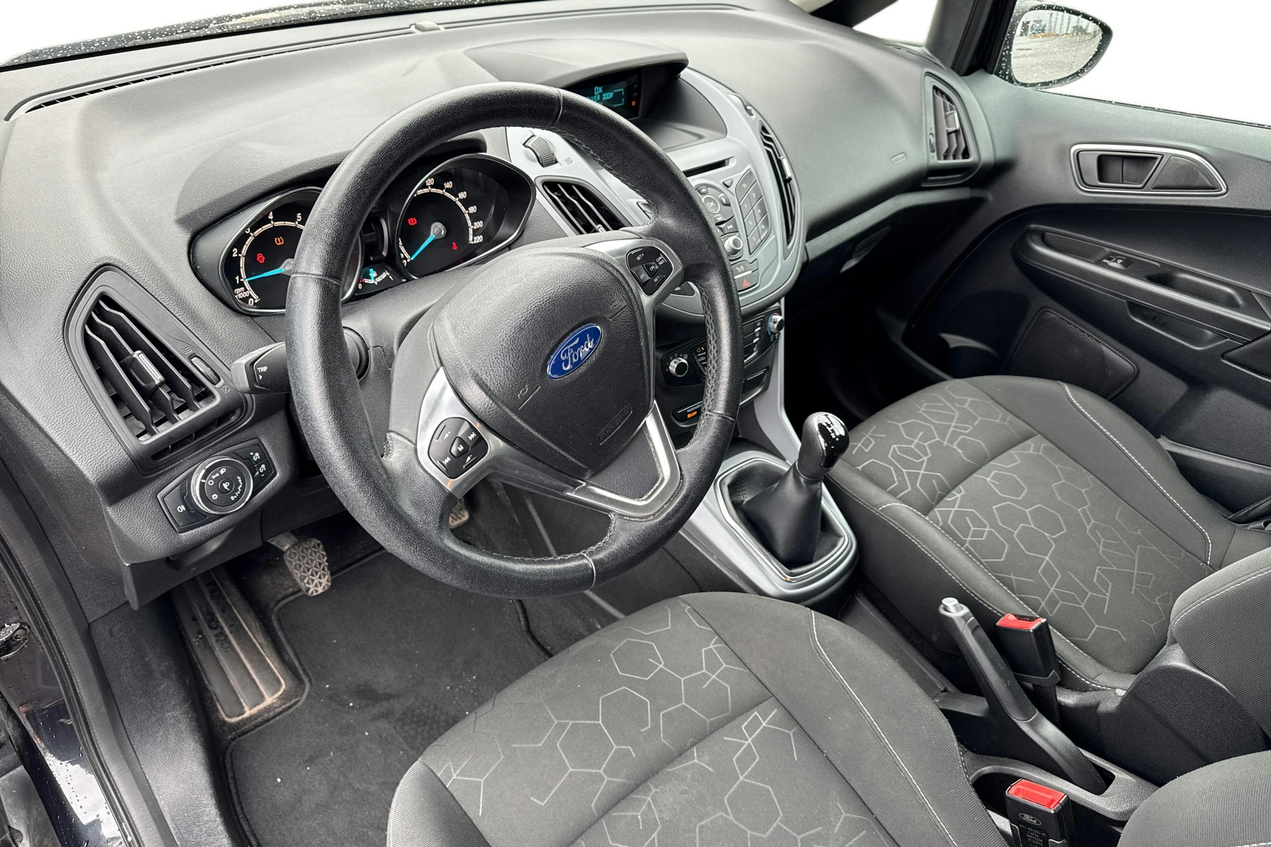 musta Ford B-Max 2015 kuva 3.