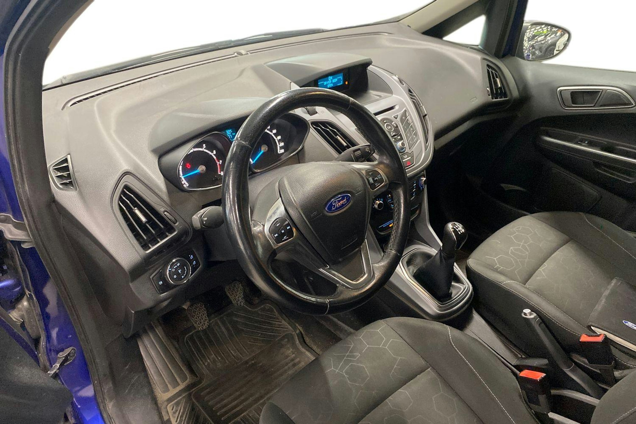 sininen Ford B-Max 2015 kuva 3.