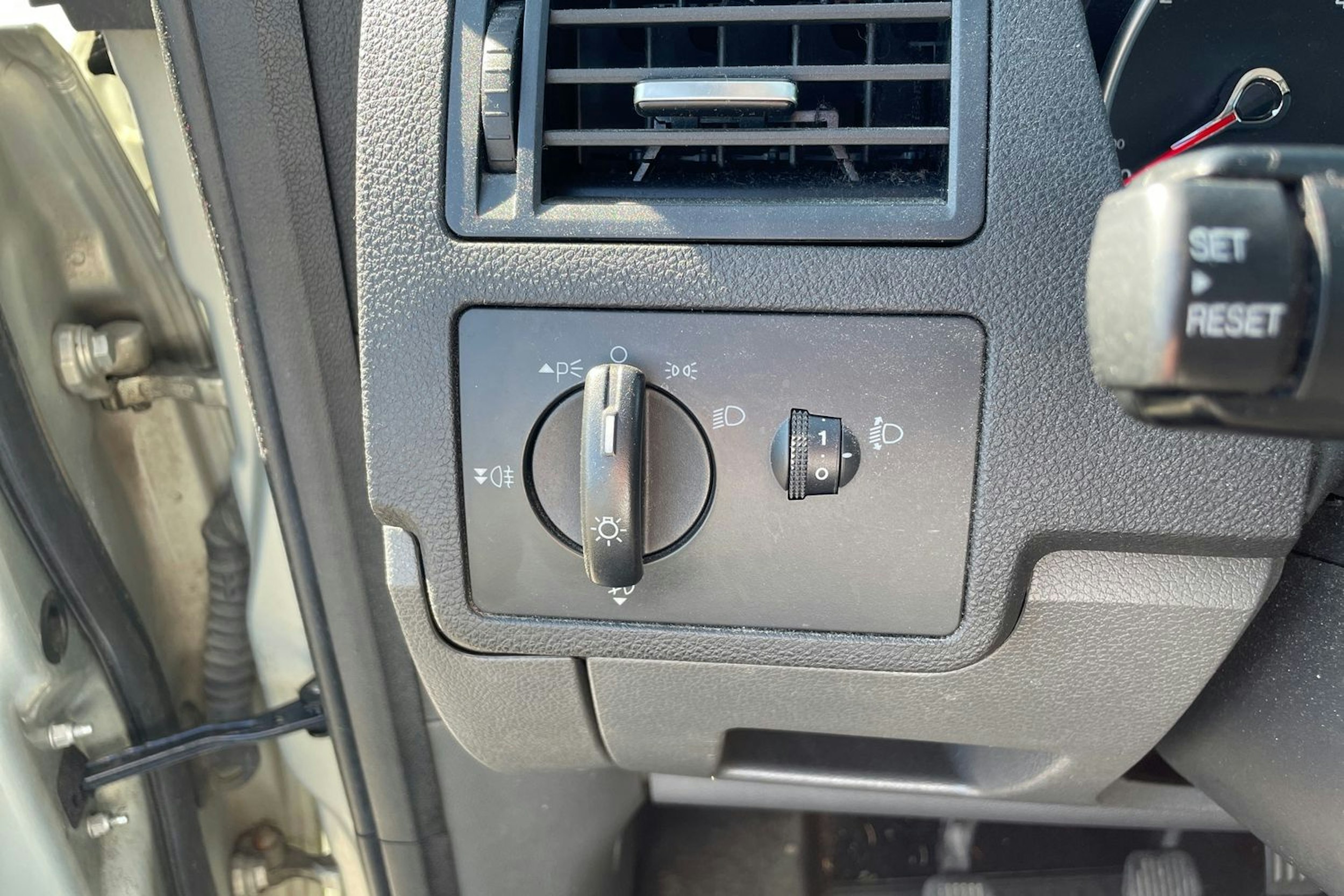 Harmaa Ford C-Max 2008 kuva 16.