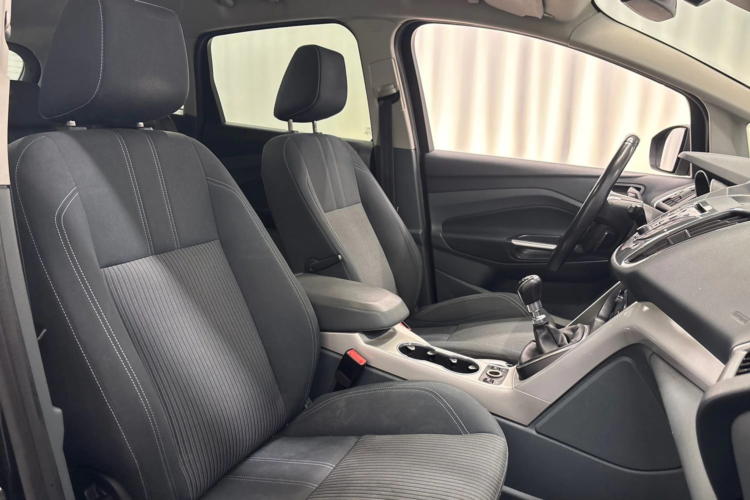 musta Ford C-Max 2011 kuva 11.