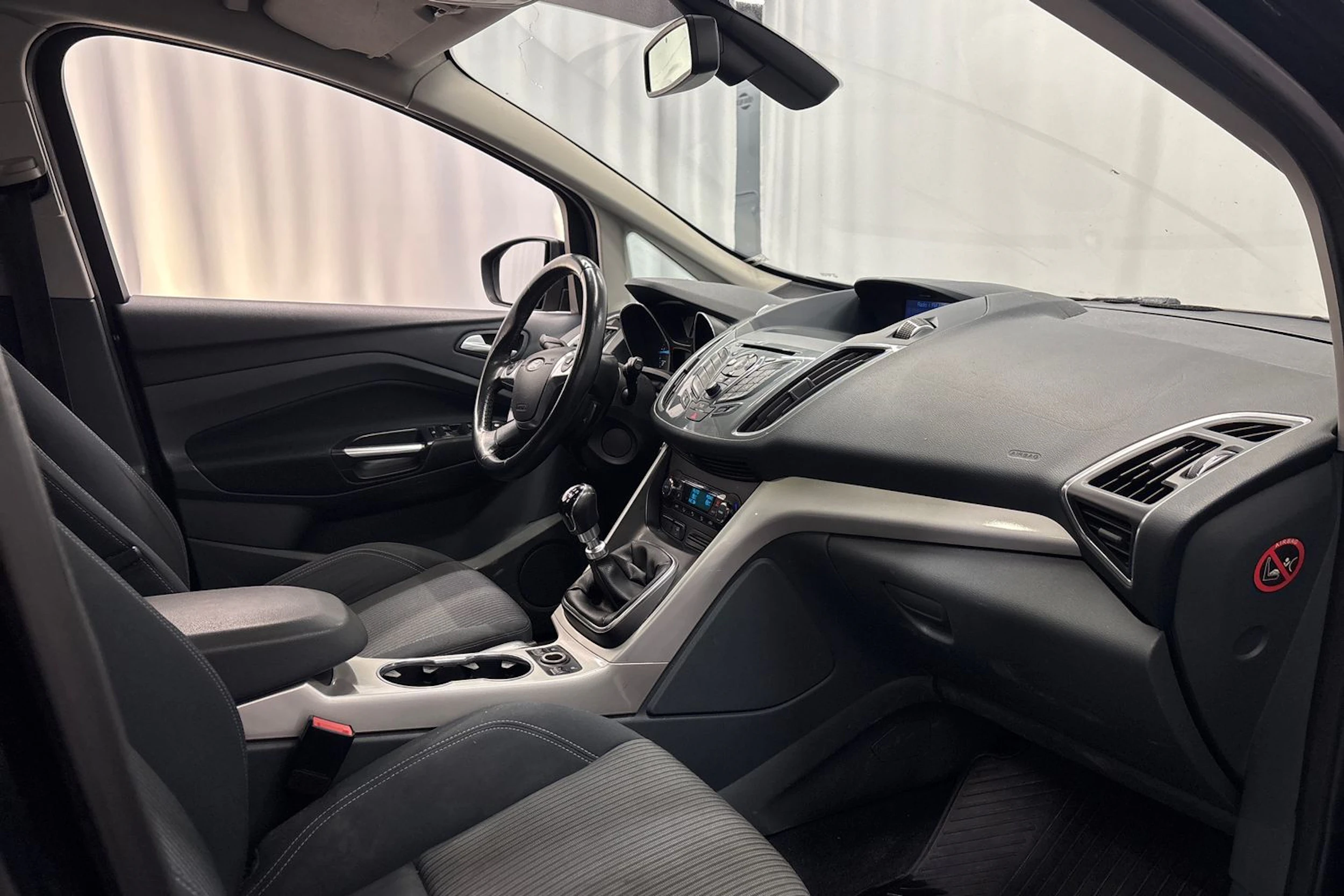 musta Ford C-Max 2011 kuva 12.