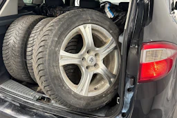 musta Ford C-Max 2011 kuva 14.