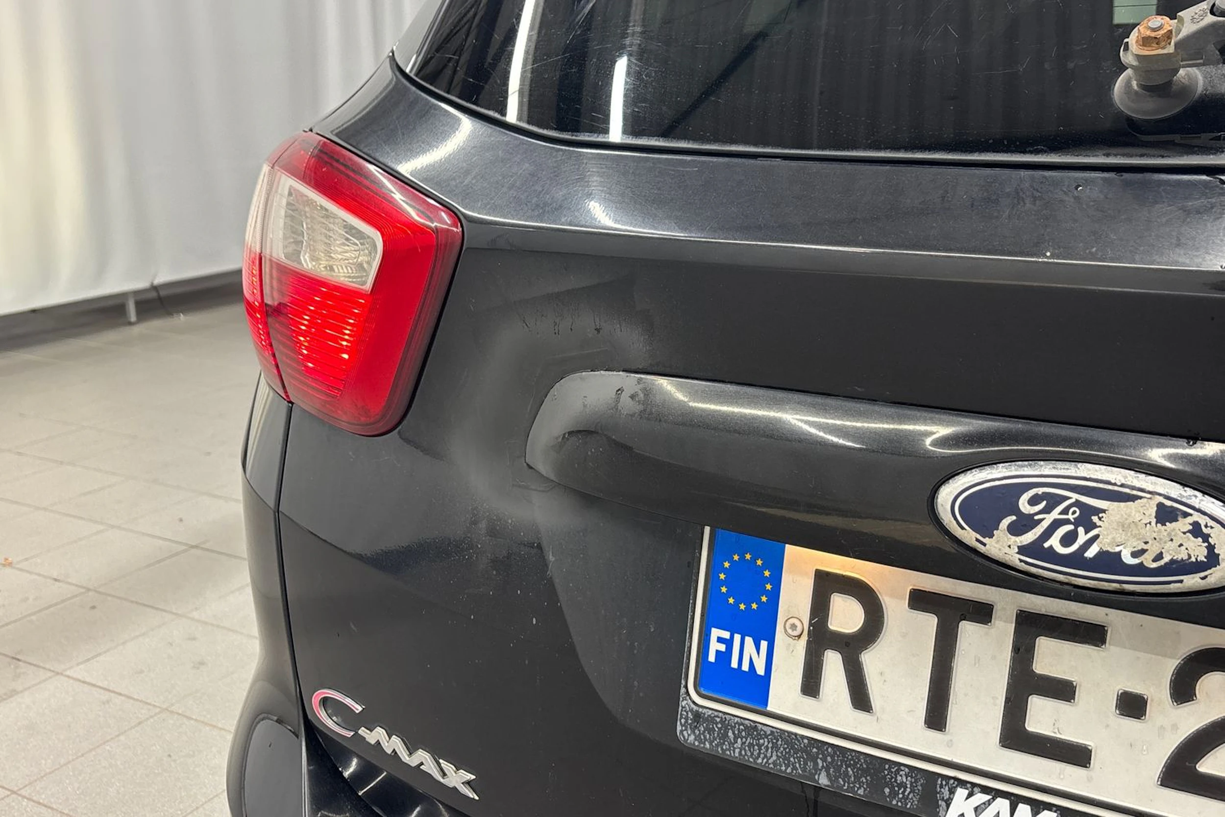 musta Ford C-Max 2011 kuva 15.