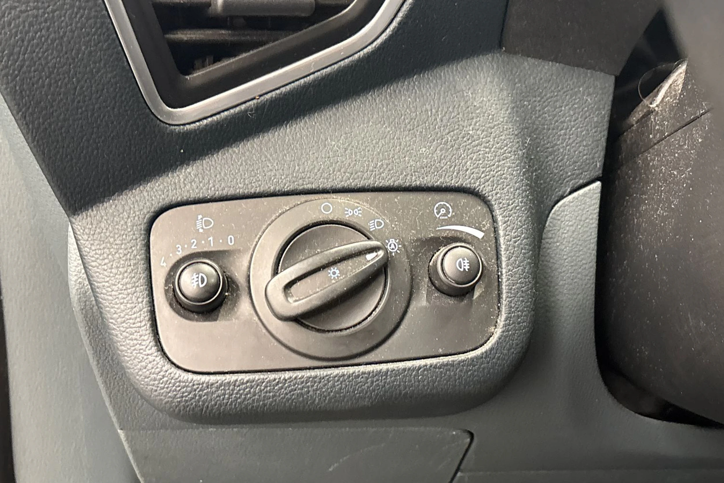 musta Ford C-Max 2011 kuva 23.