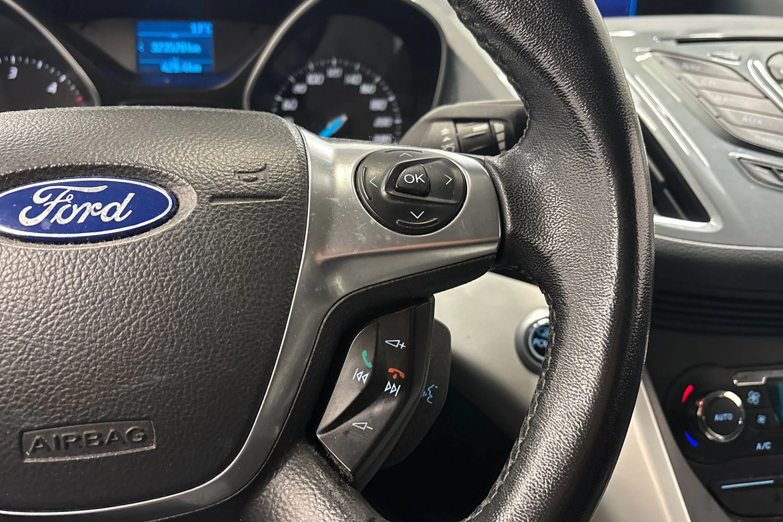 musta Ford C-Max 2011 kuva 25.