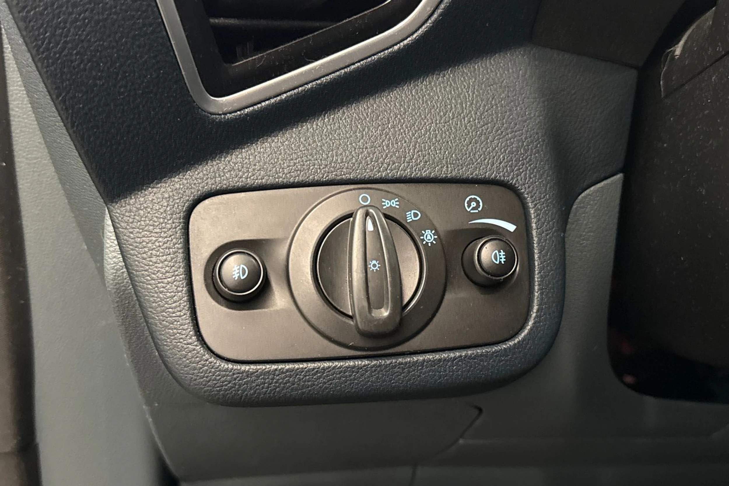 musta Ford C-Max 2012 kuva 16.