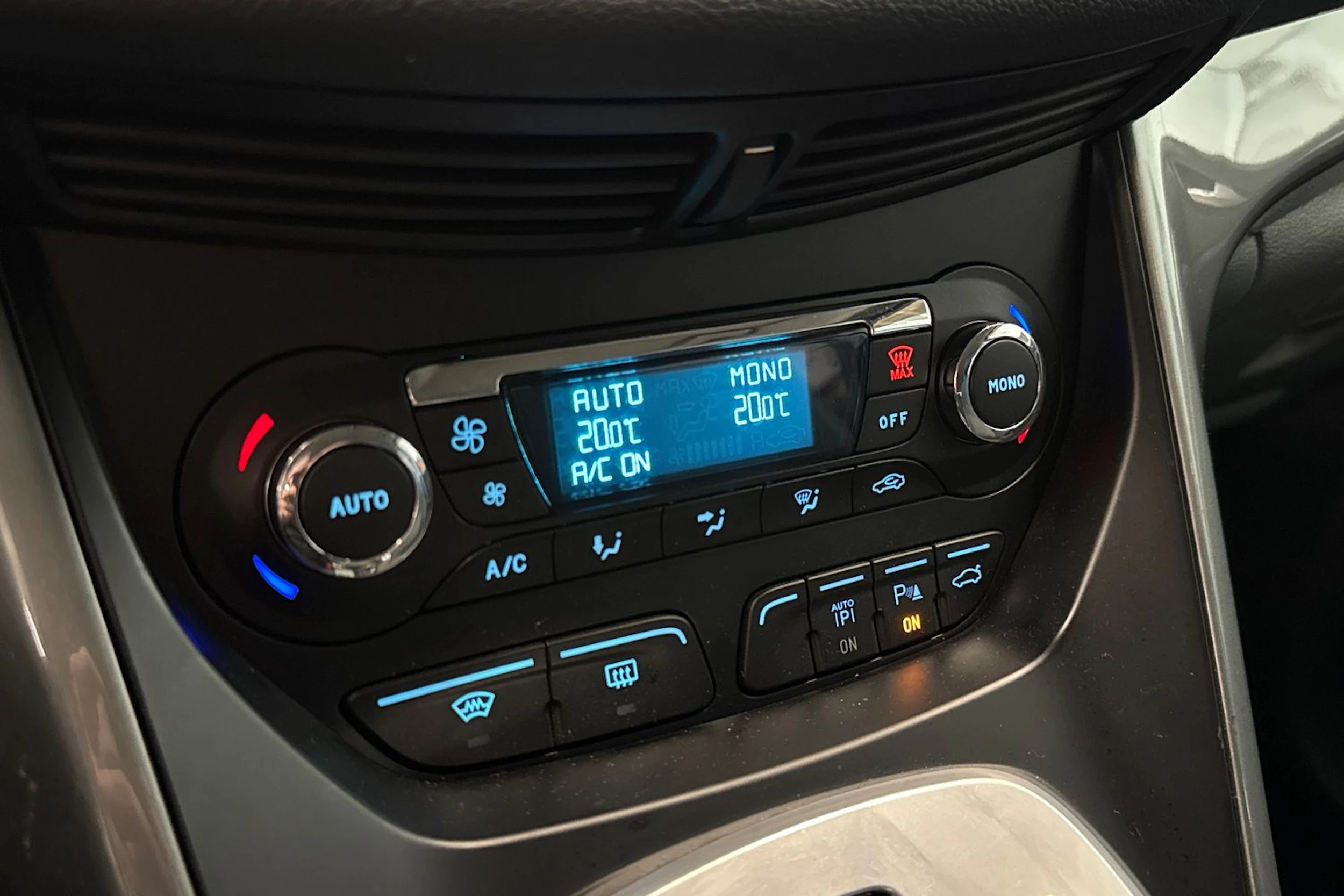 musta Ford C-Max 2012 kuva 19.