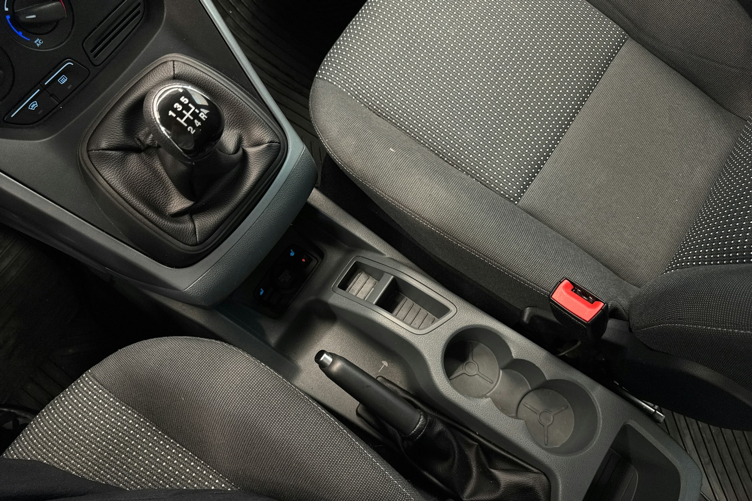 harmaa Ford C-Max 2012 kuva 20.