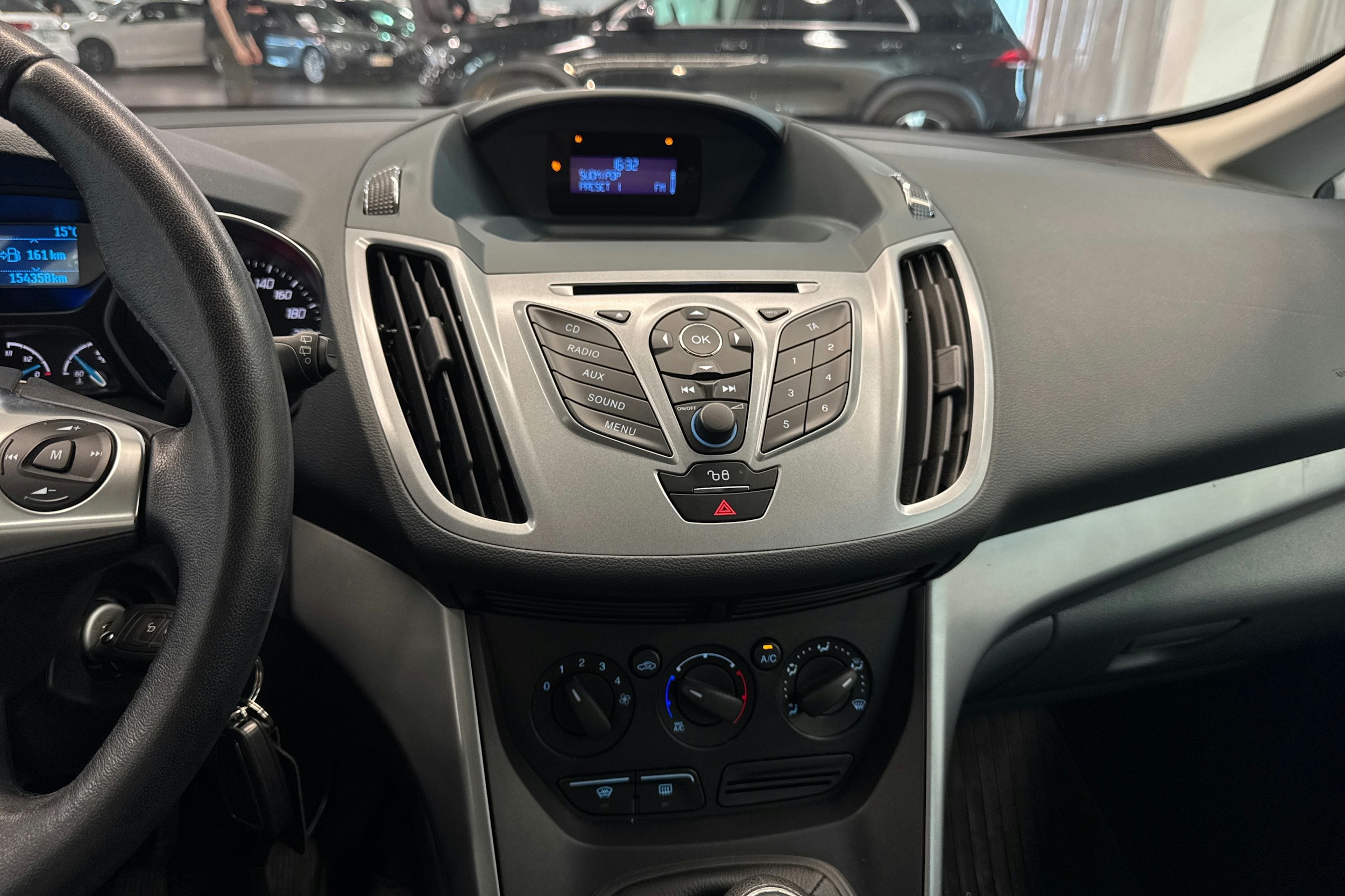 harmaa Ford C-Max 2012 kuva 21.