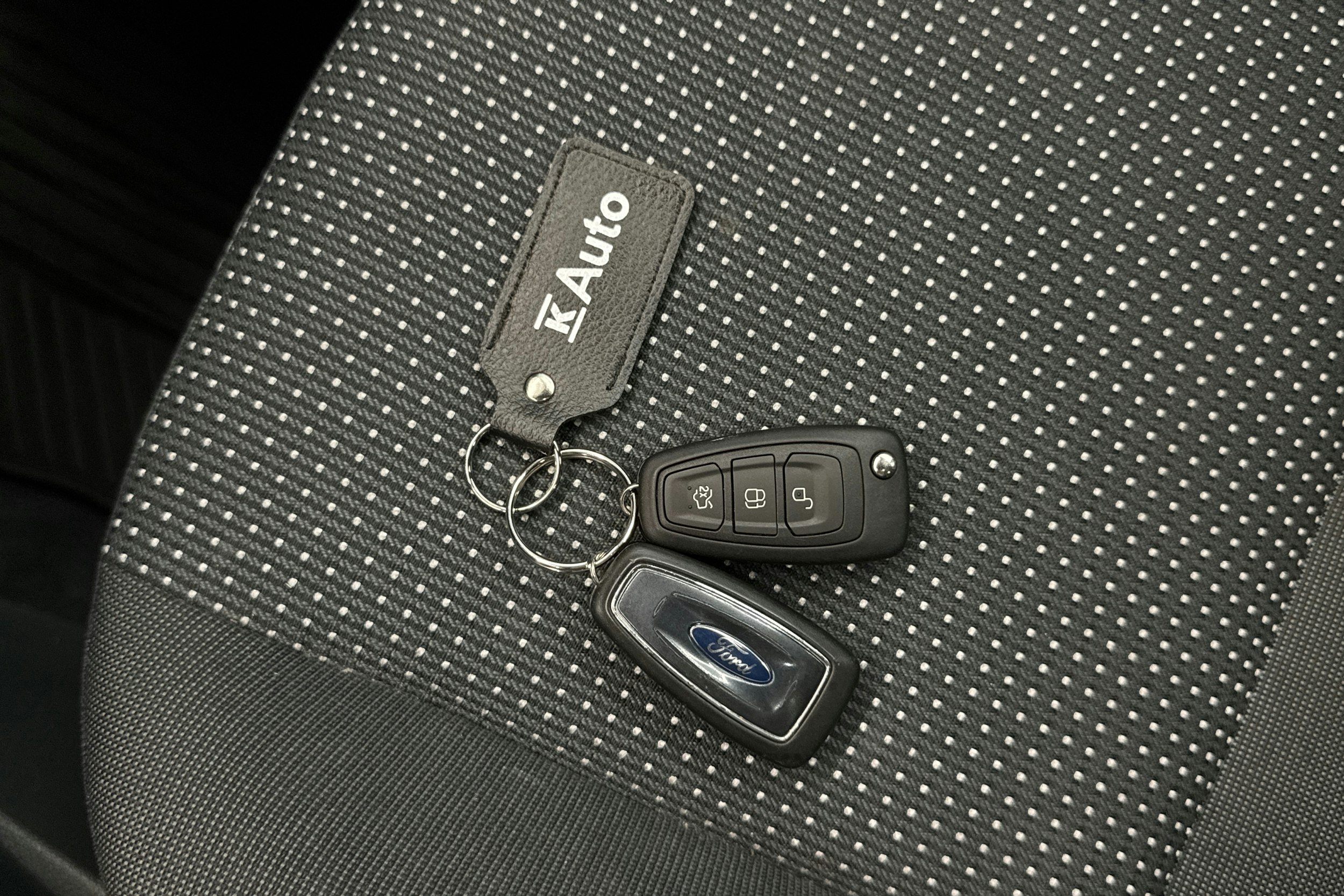 harmaa Ford C-Max 2012 kuva 22.