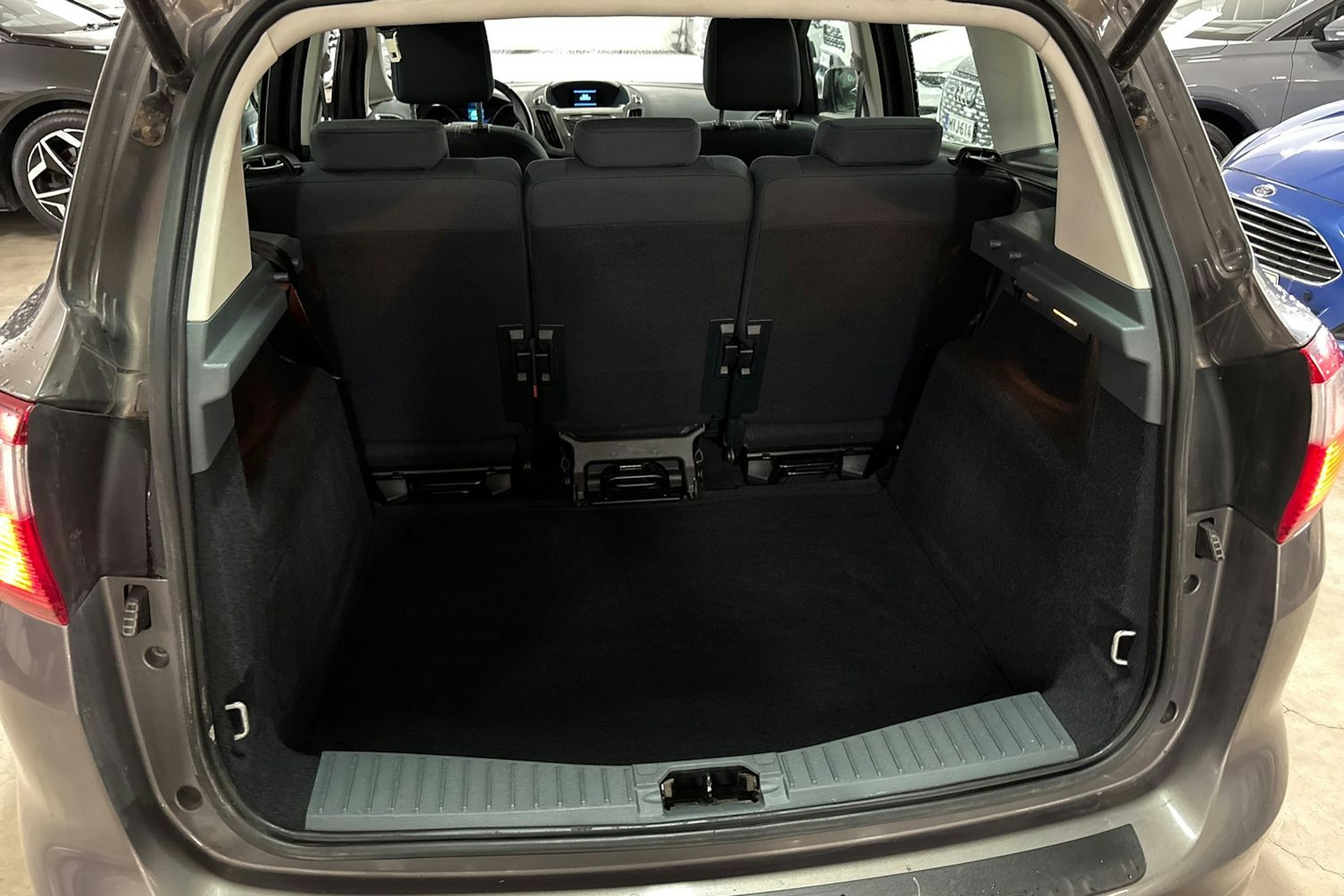 ruskea (beige) Ford C-Max 2013 kuva 22.