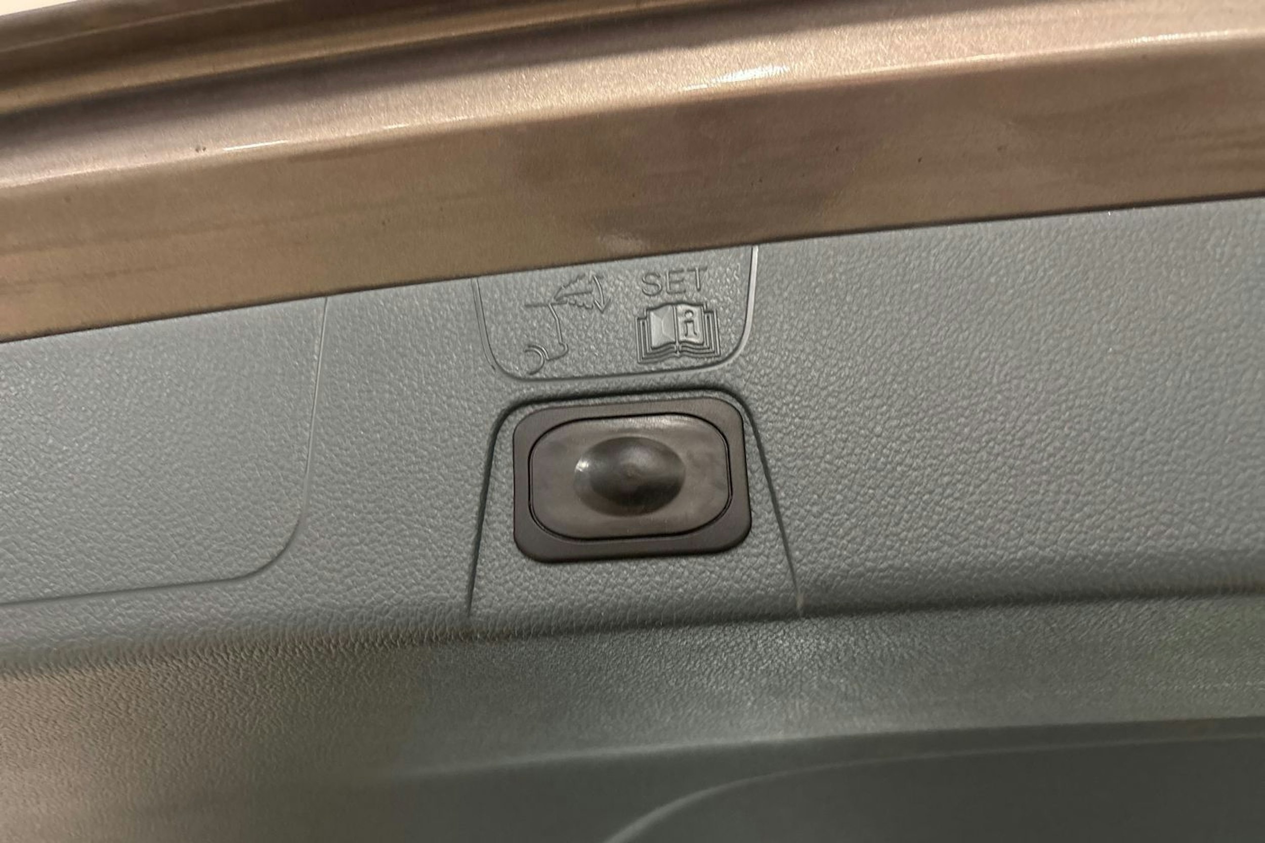 ruskea (beige) Ford C-Max 2013 kuva 23.