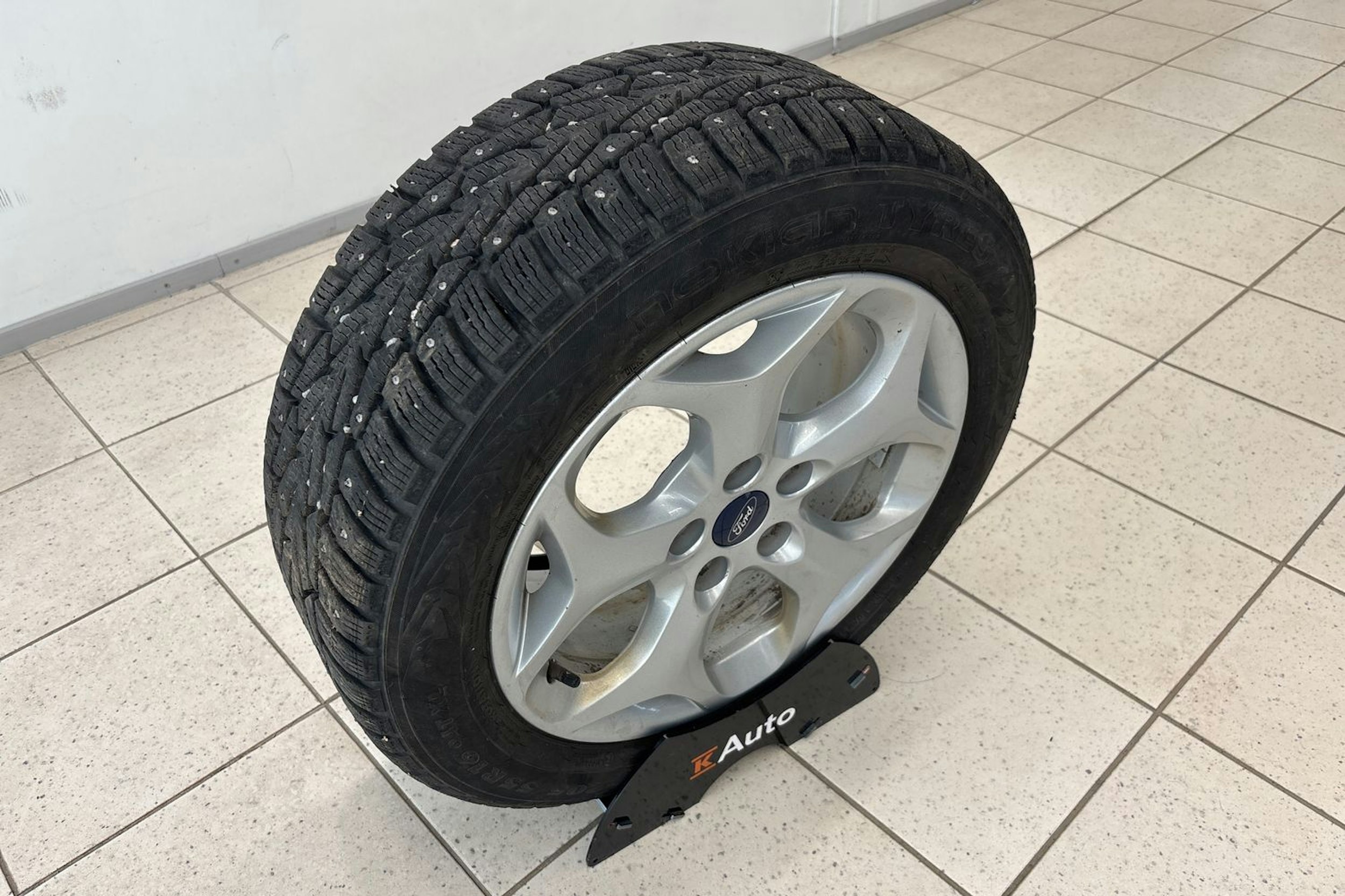 Valkoinen Ford C-Max 2014 kuva 14.