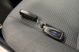 Valkoinen Ford C-Max 2014 kuva 23.
