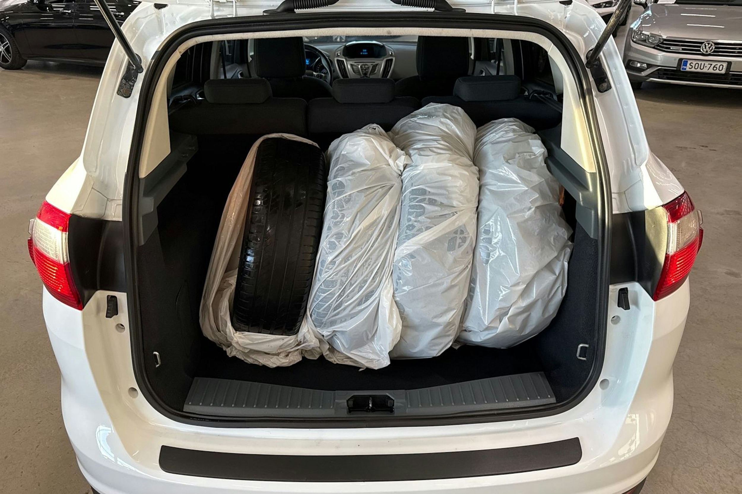 valkoinen Ford C-Max 2014 kuva 14.