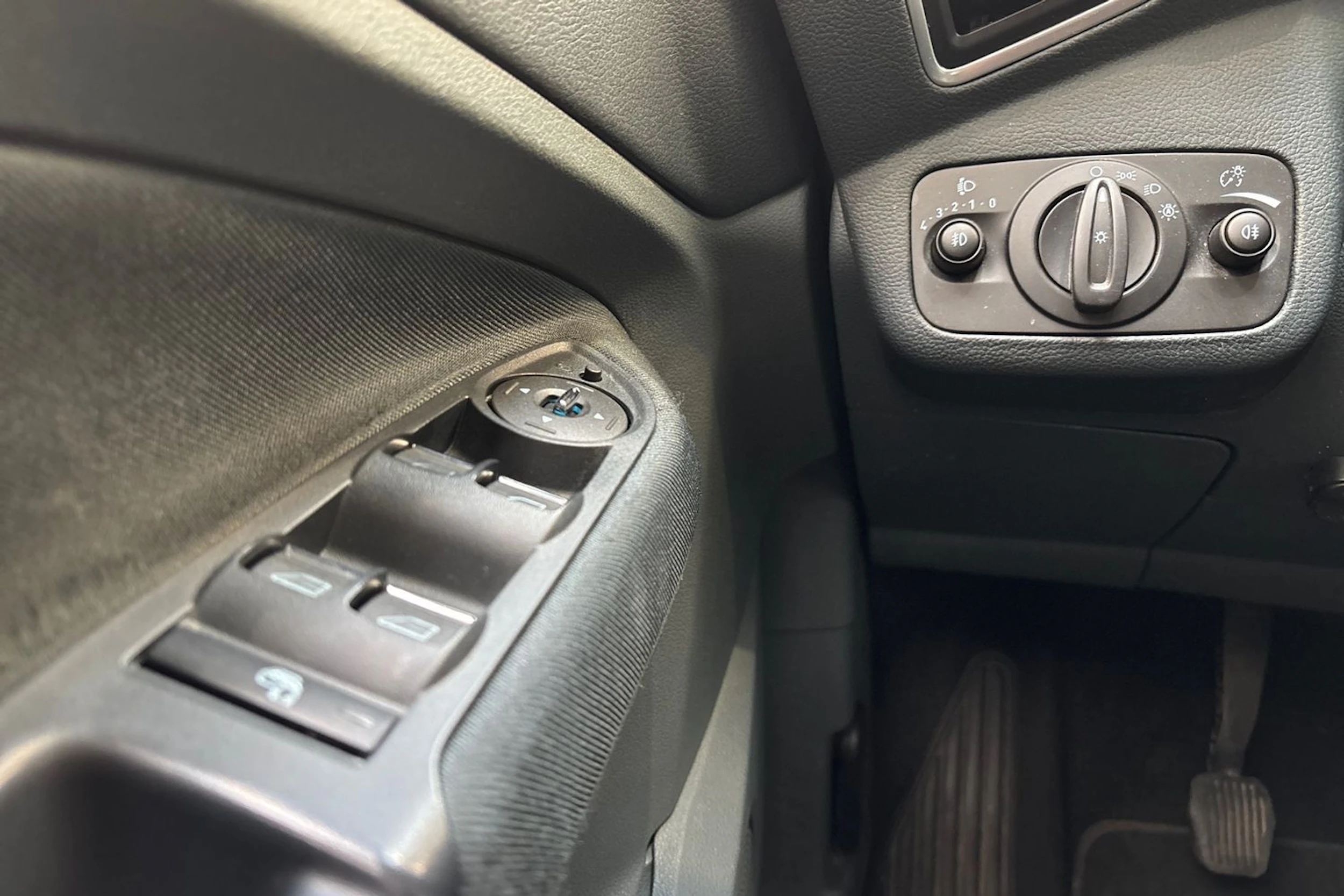 Ruskea (beige) Ford C-Max 2014 kuva 11.