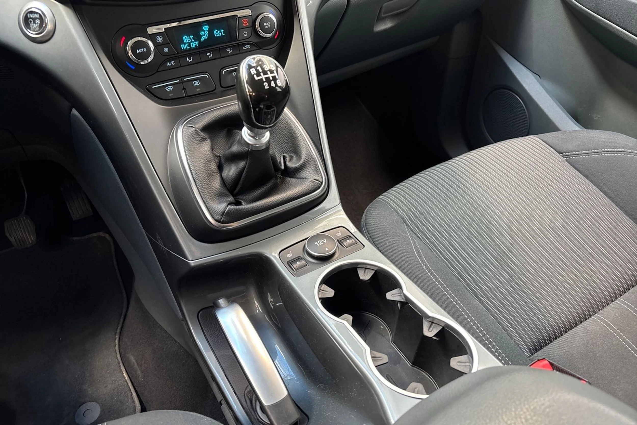 Ruskea (beige) Ford C-Max 2014 kuva 14.