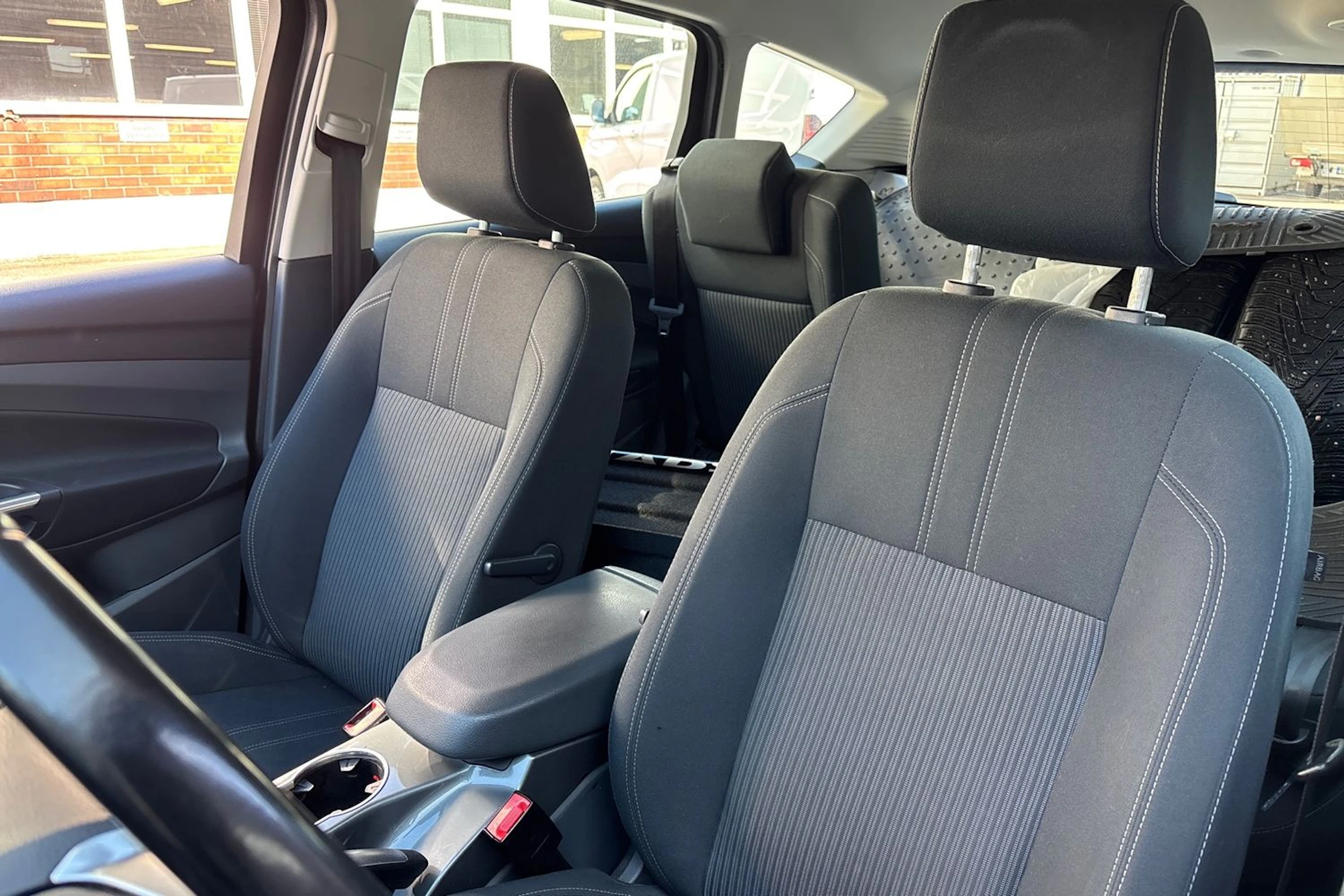 Ruskea (beige) Ford C-Max 2014 kuva 15.