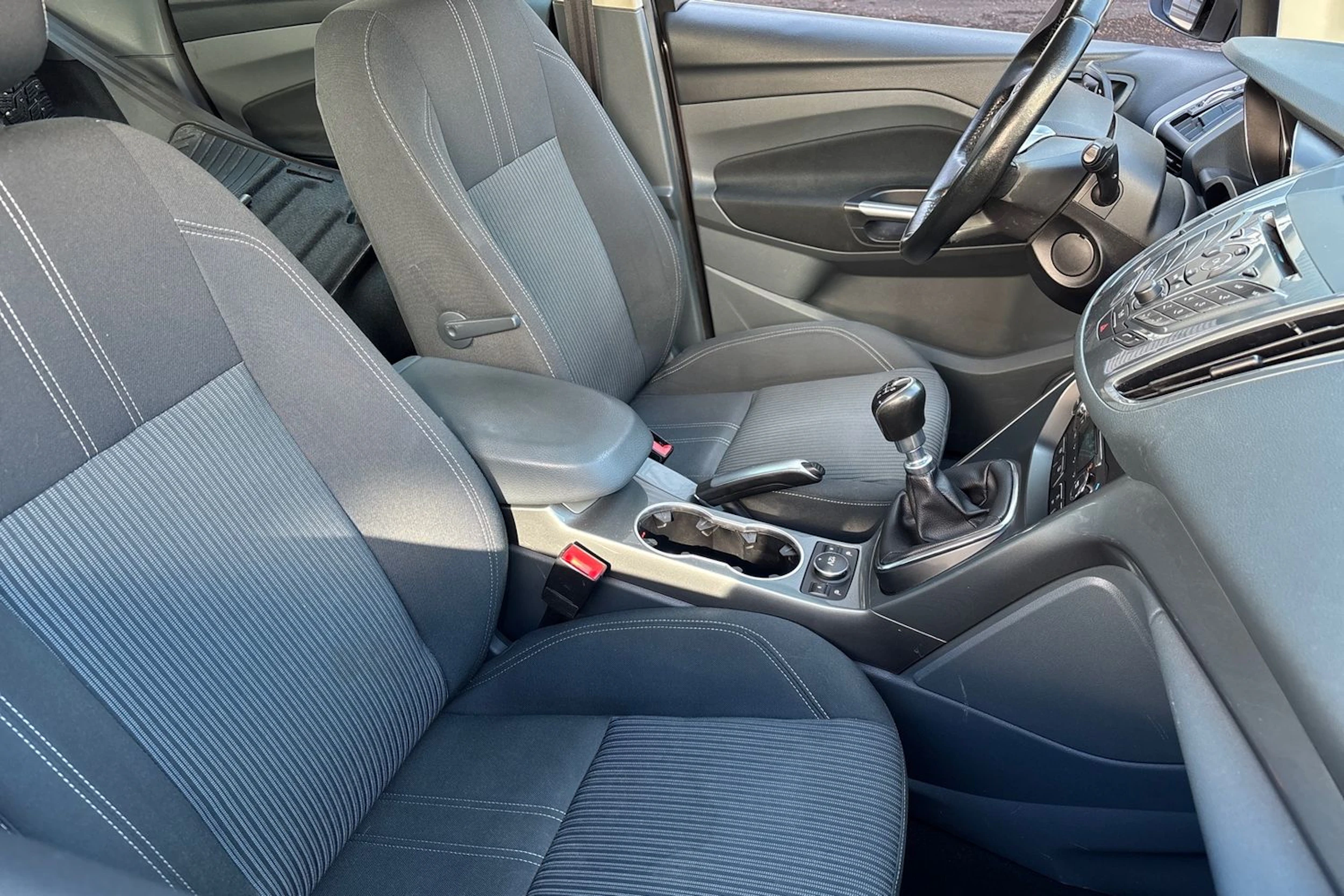 Ruskea (beige) Ford C-Max 2014 kuva 16.
