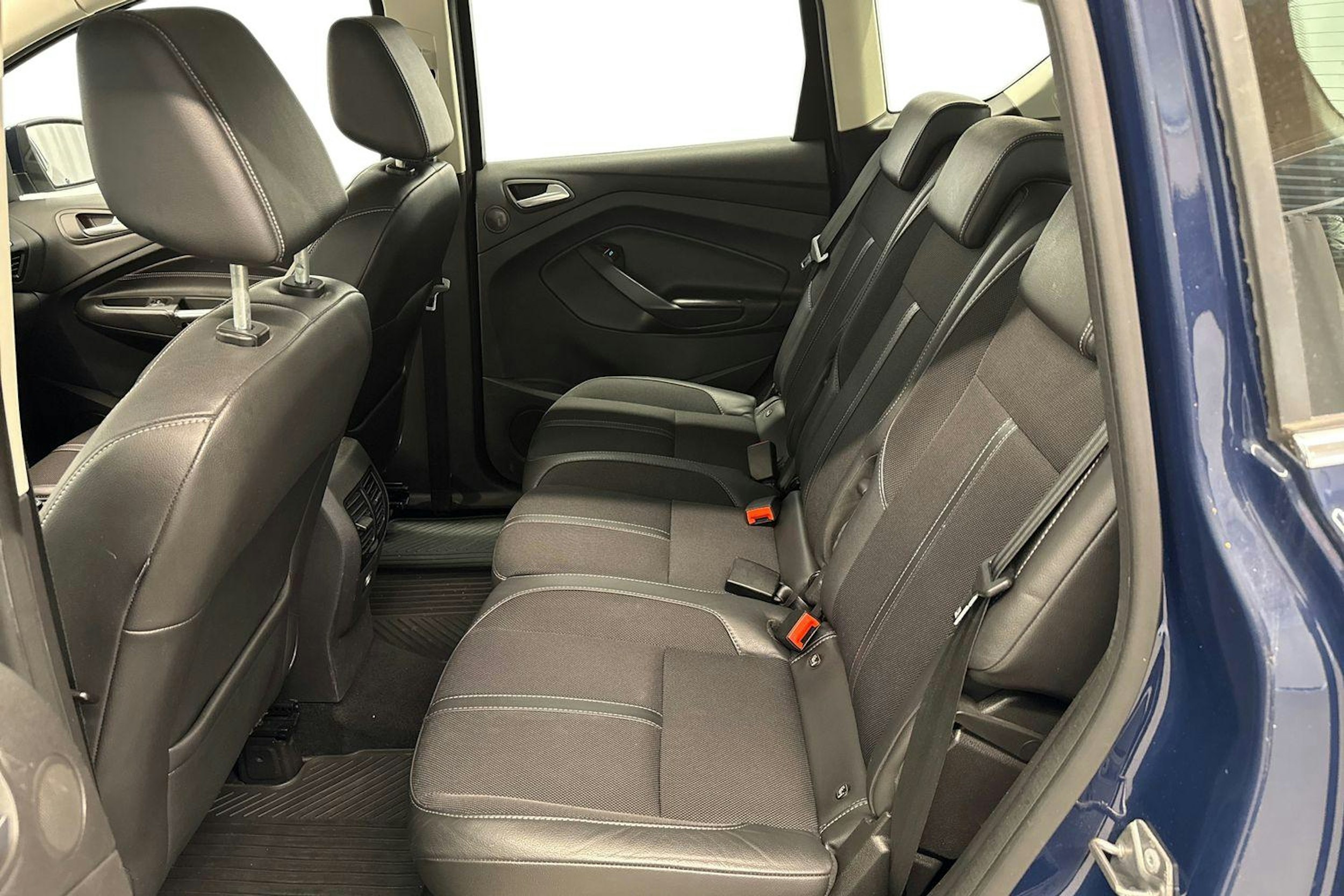 sininen Ford C-Max 2015 kuva 8.