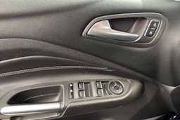 sininen Ford C-Max 2015 kuva 18.