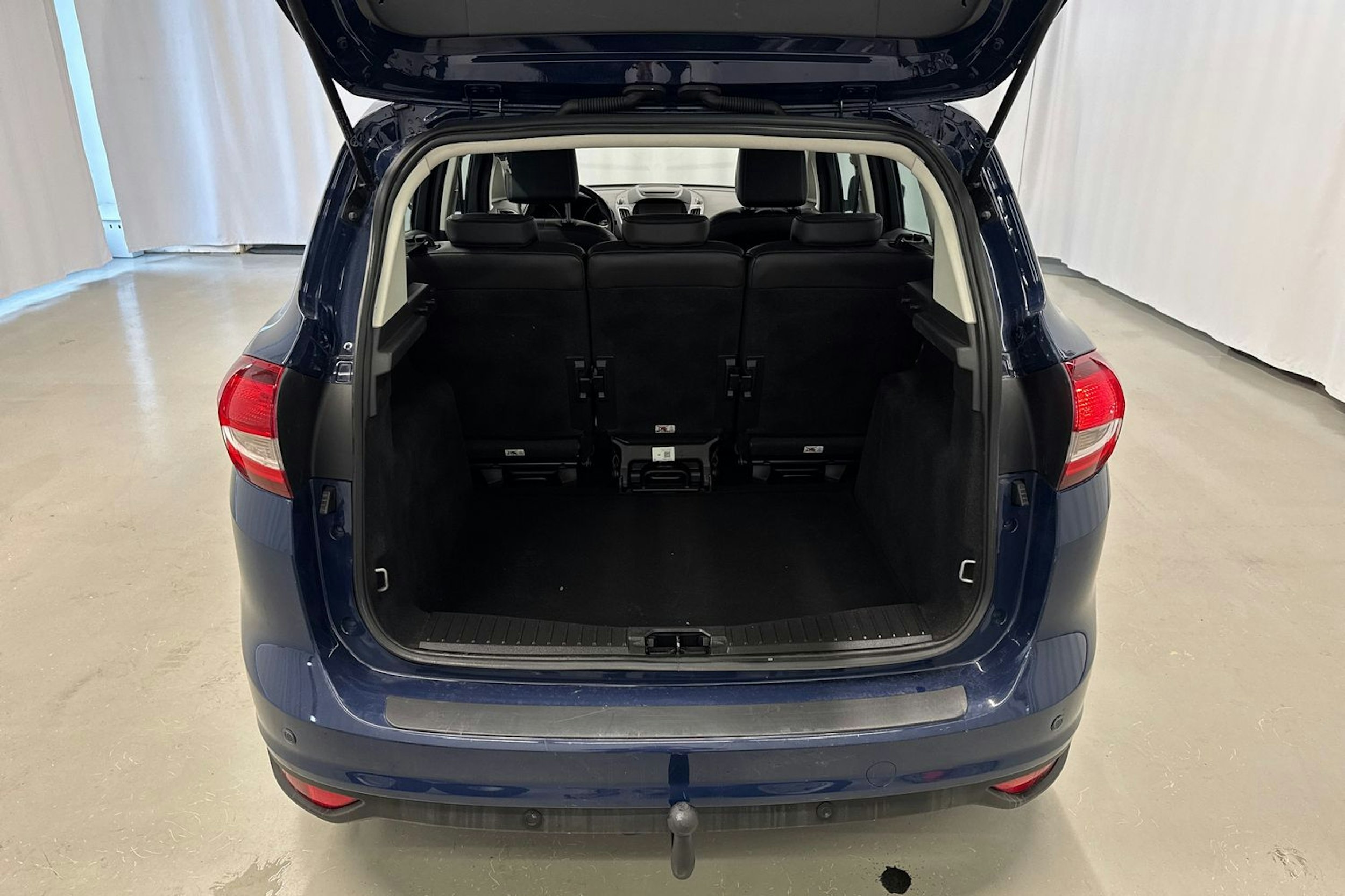 sininen Ford C-Max 2015 kuva 19.