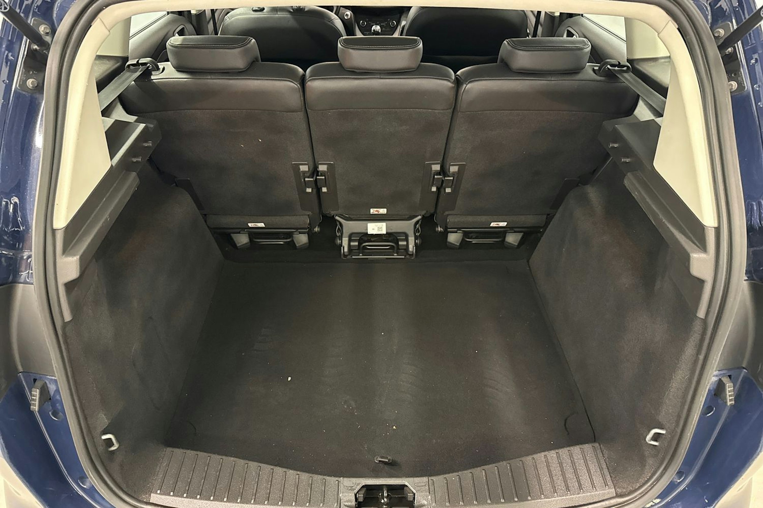 sininen Ford C-Max 2015 kuva 20.