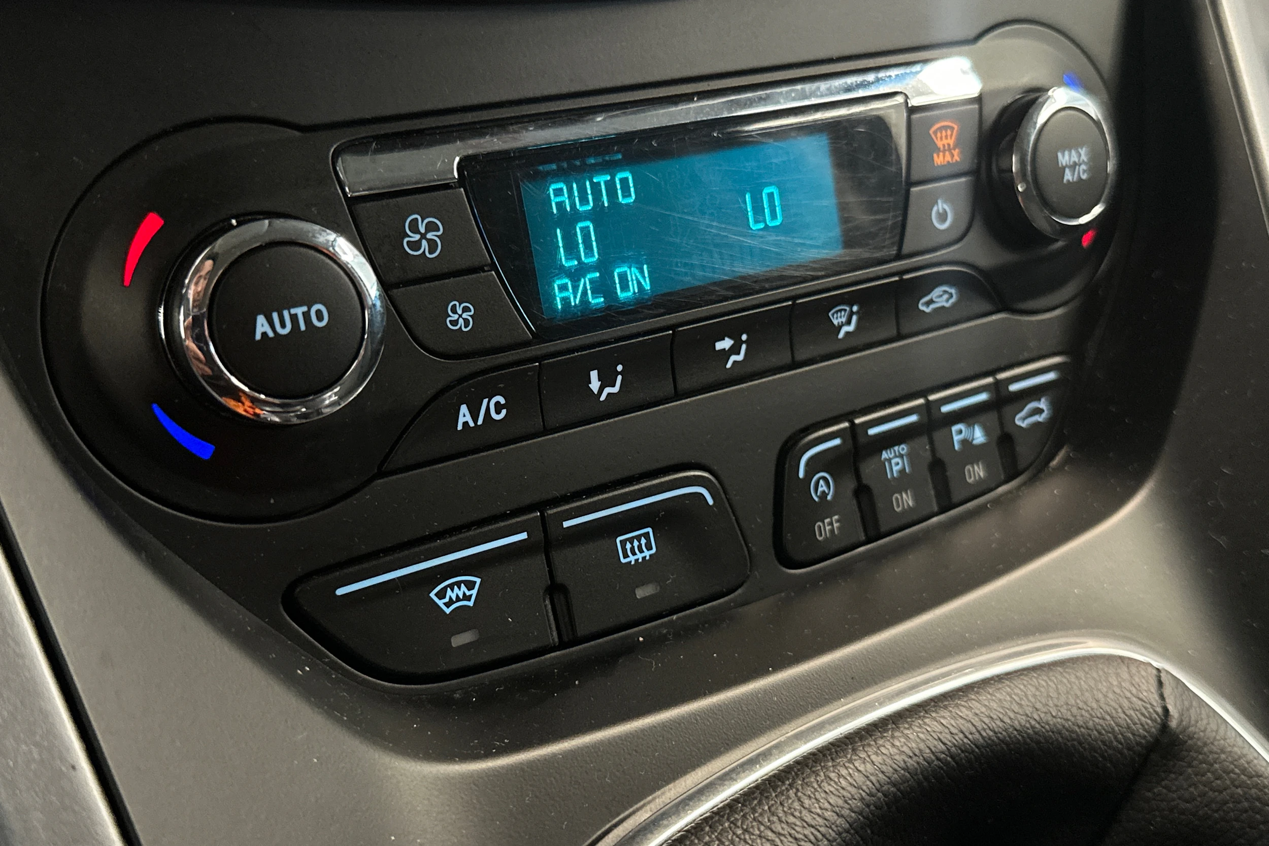 Sininen Ford C-Max 2015 kuva 16.