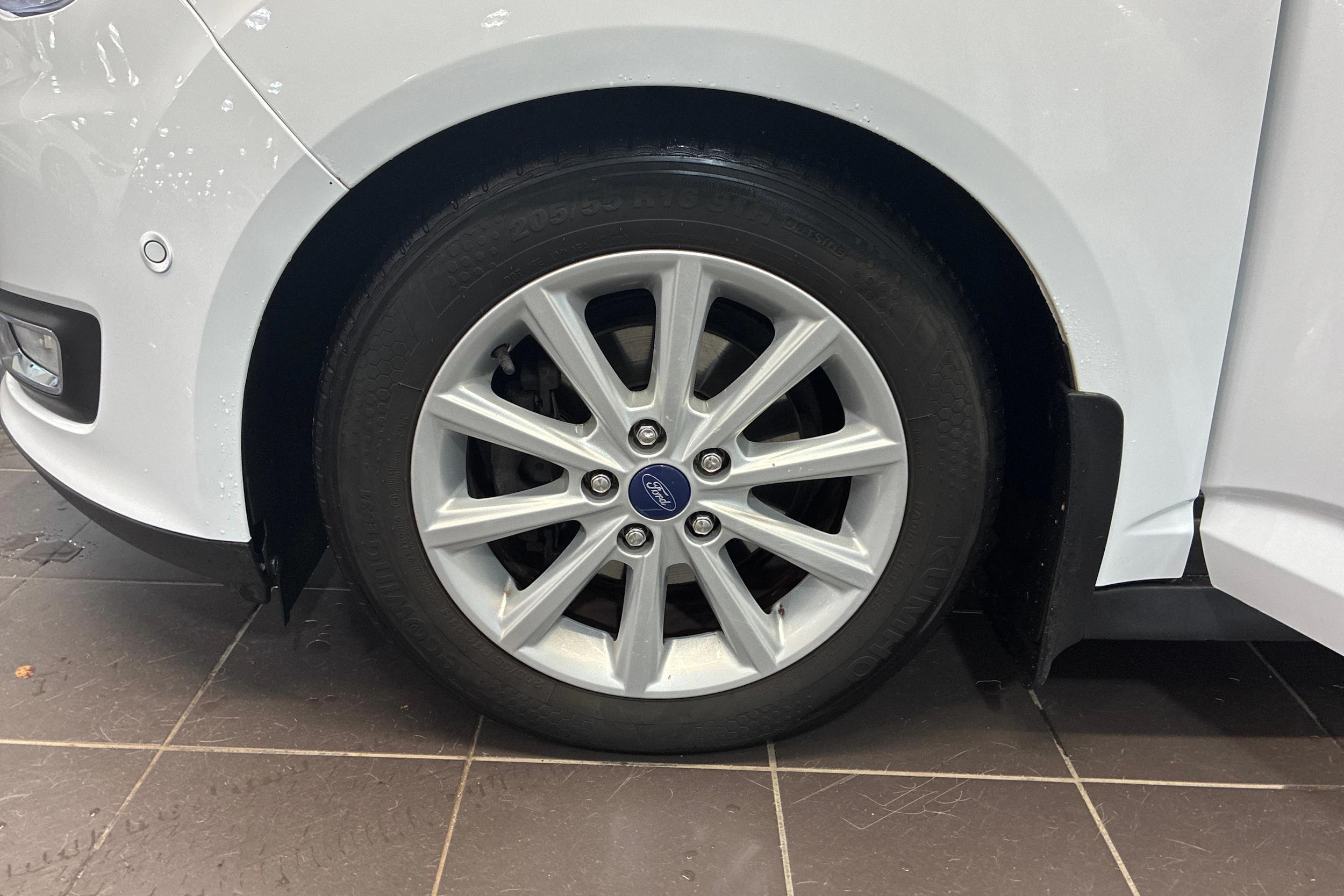 valkoinen Ford C-Max 2016 kuva 10.