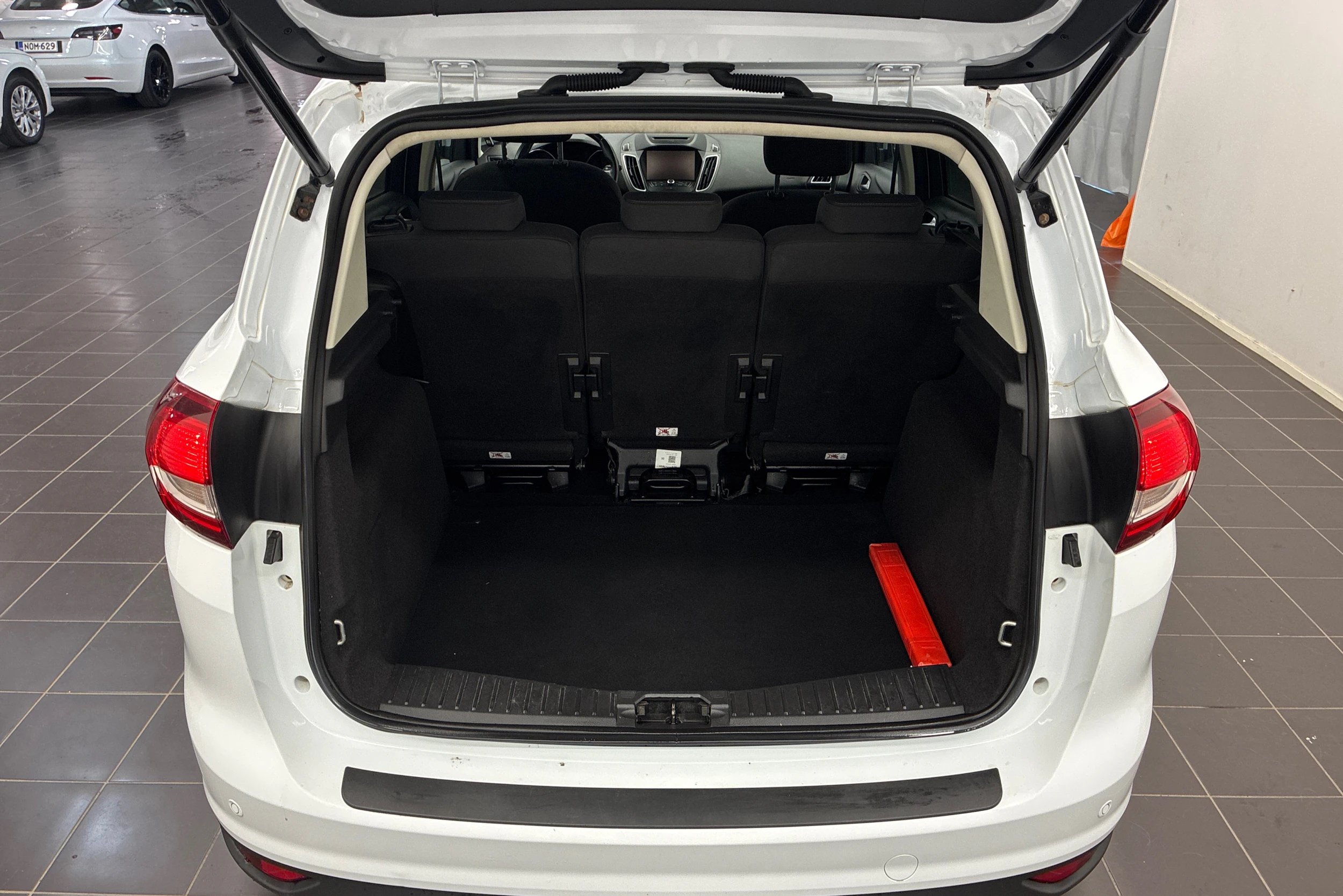 valkoinen Ford C-Max 2016 kuva 11.