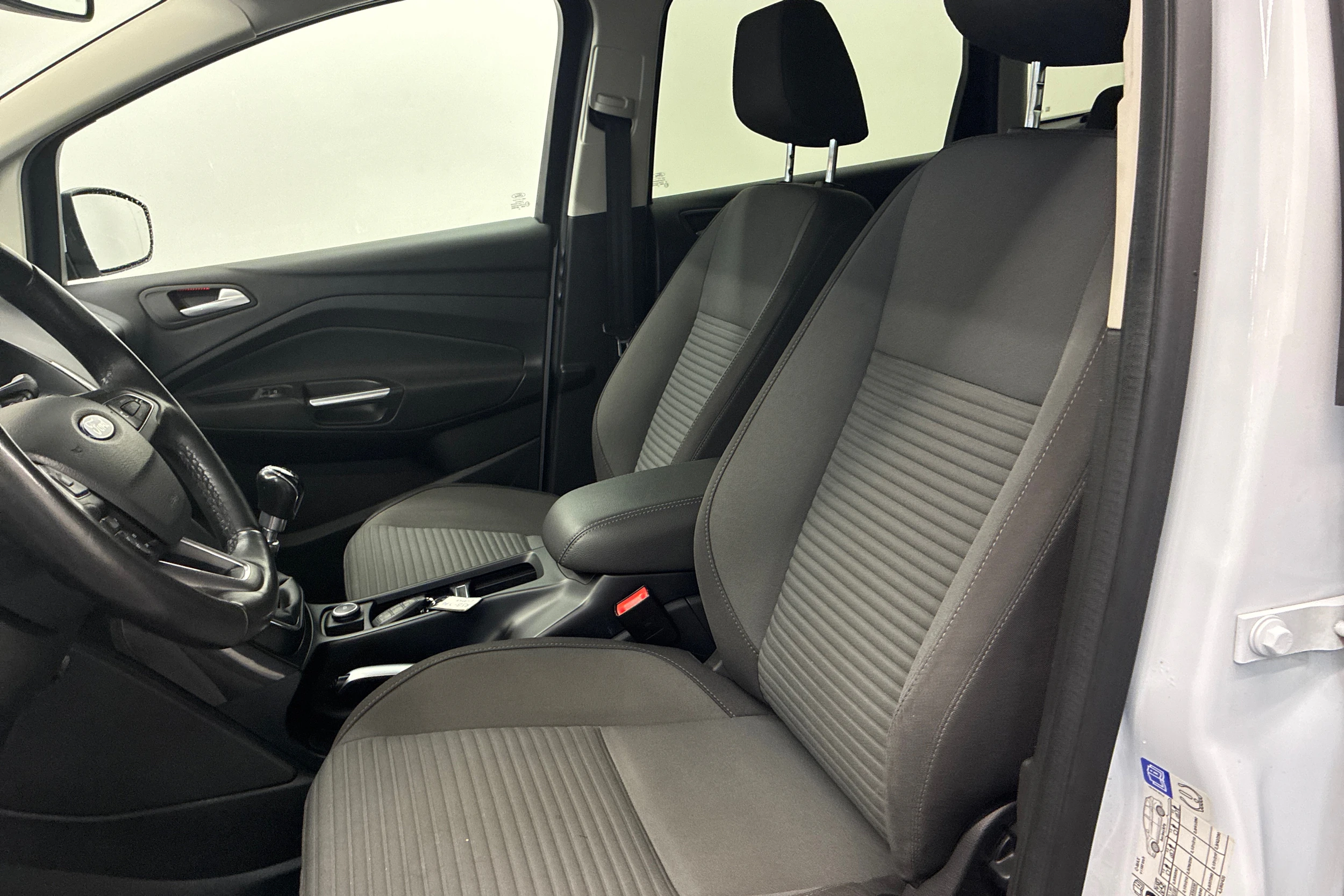 valkoinen Ford C-Max 2016 kuva 13.