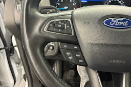 valkoinen Ford C-Max 2016 kuva 16.