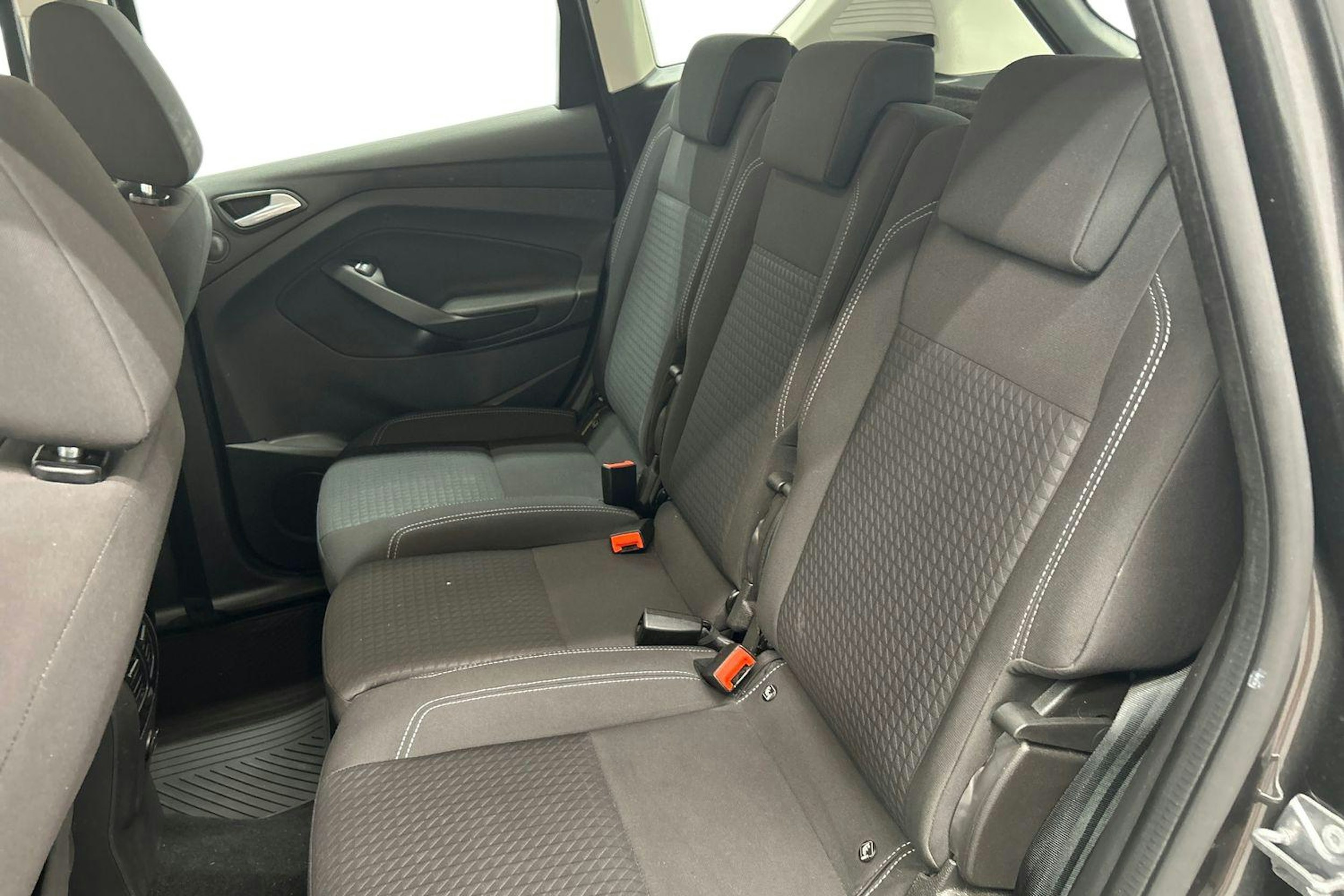 harmaa Ford C-Max 2017 kuva 8.