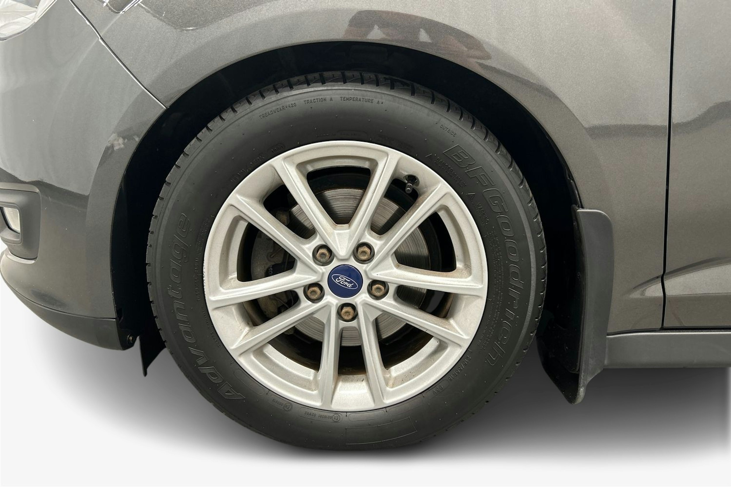 harmaa Ford C-Max 2017 kuva 9.
