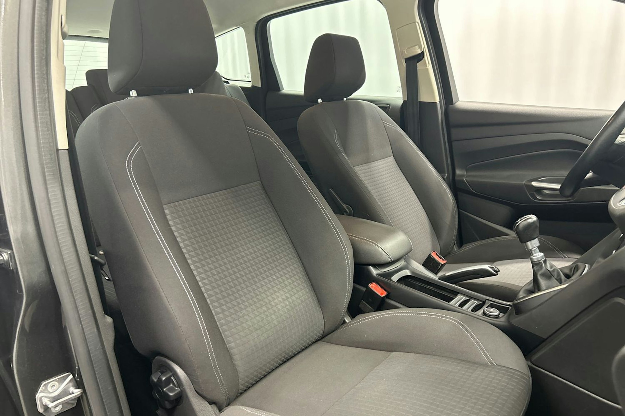 harmaa Ford C-Max 2017 kuva 11.