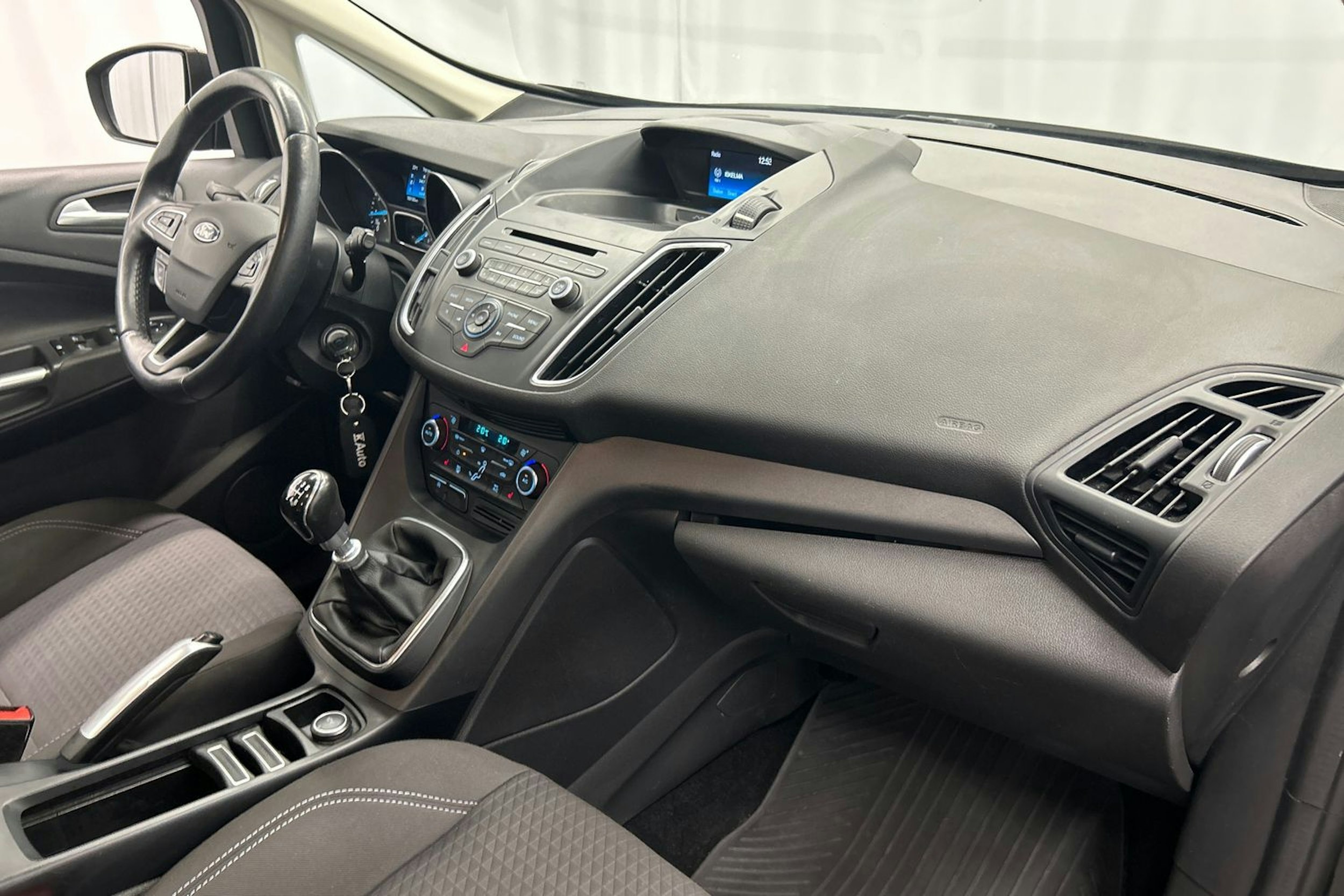 harmaa Ford C-Max 2017 kuva 12.