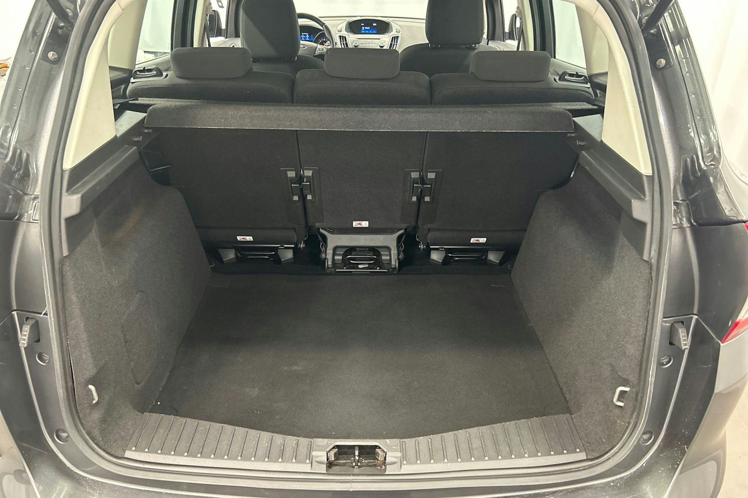 harmaa Ford C-Max 2017 kuva 13.
