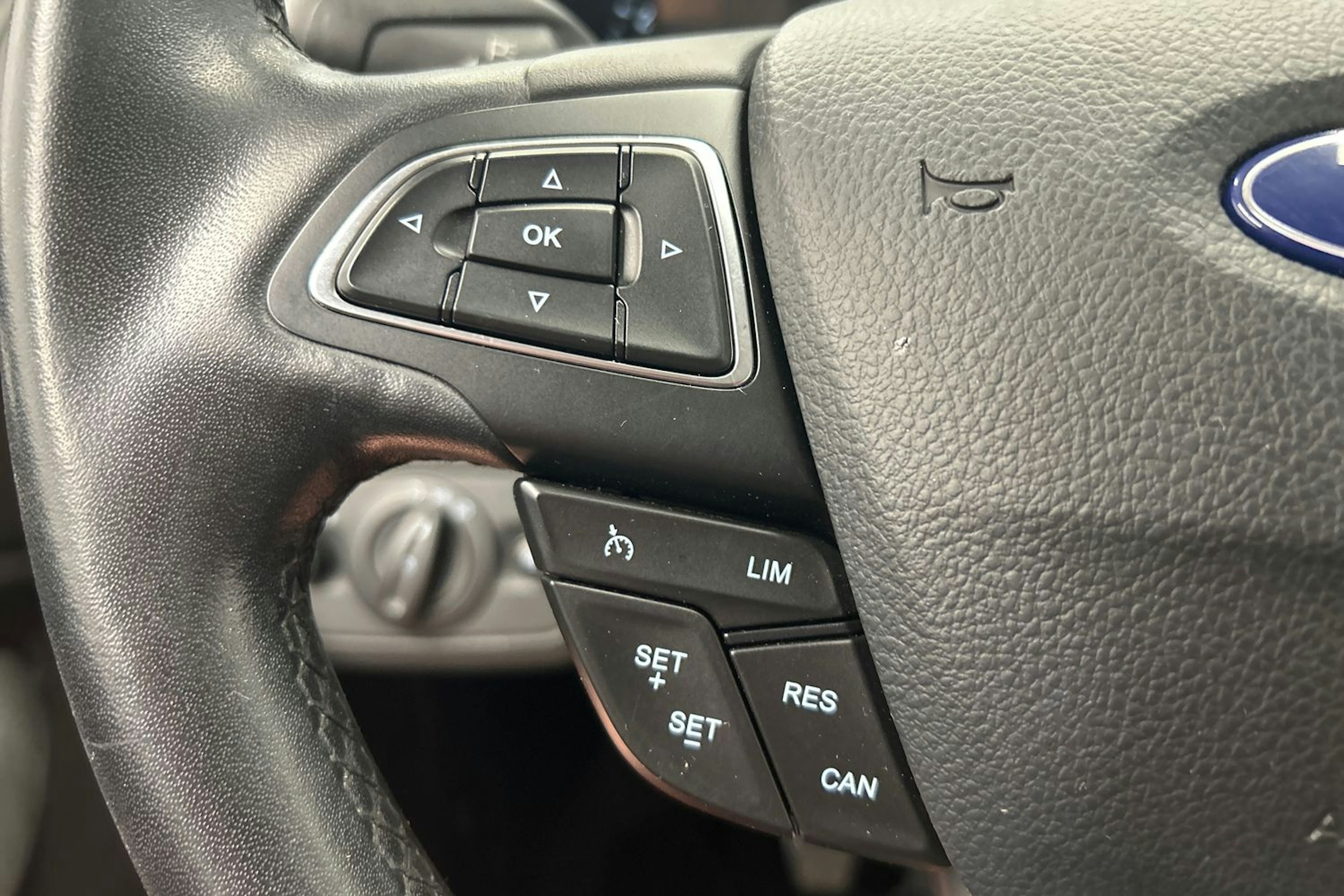 harmaa Ford C-Max 2017 kuva 16.